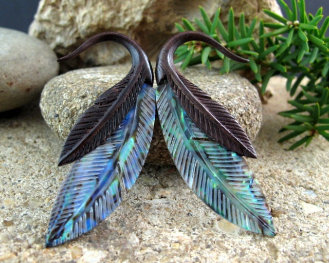 Paar 8G Echte Gauge Hand Geschnitzt Sono Holz Und Paua Shell, Stammes-Ohrring, Bio-Messgerät L4509 von PASIRPUTIH