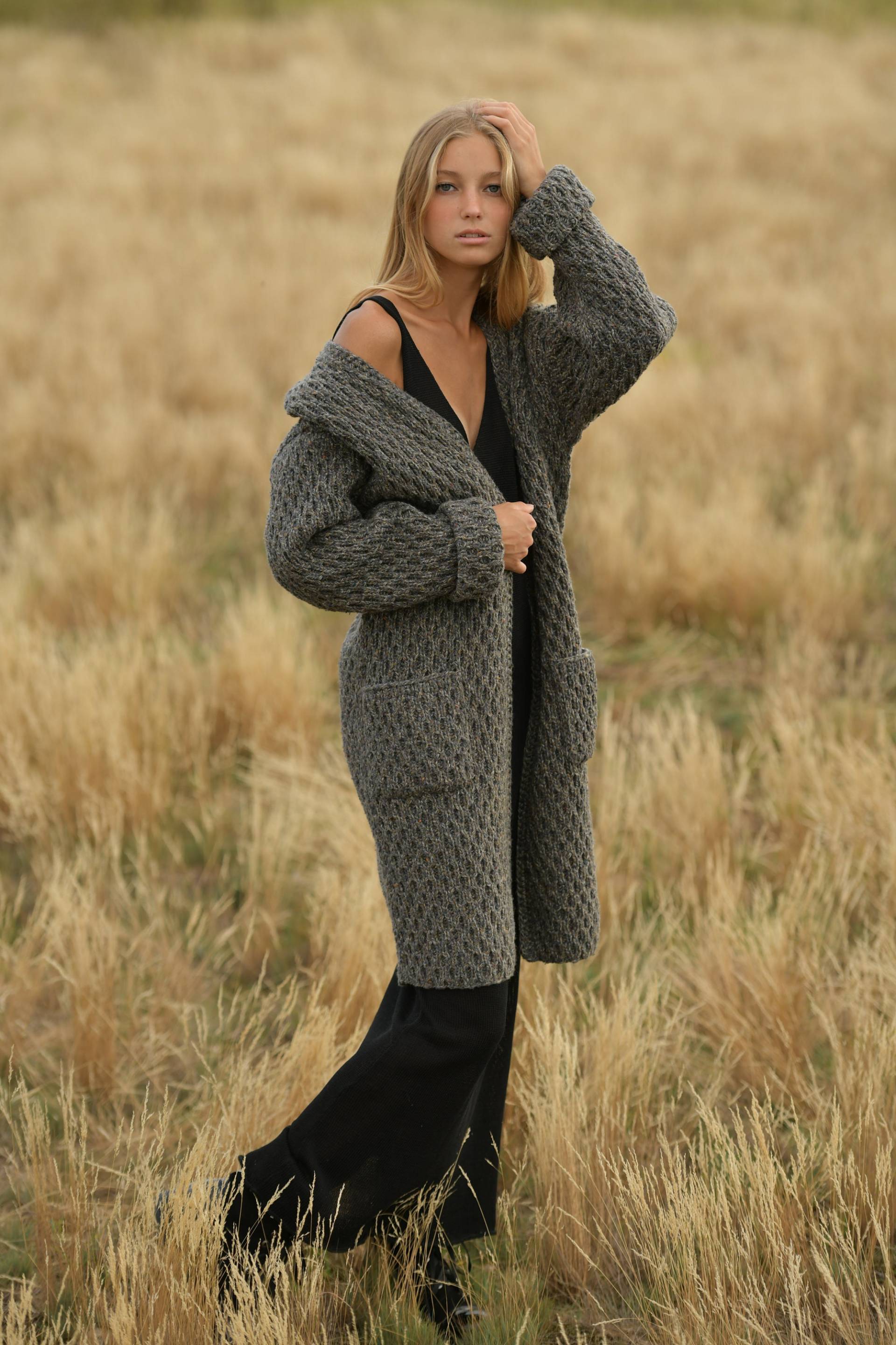 Maxi Langer Wollgrauer Cardigan, Offener Strickmantel von PASMAdesign