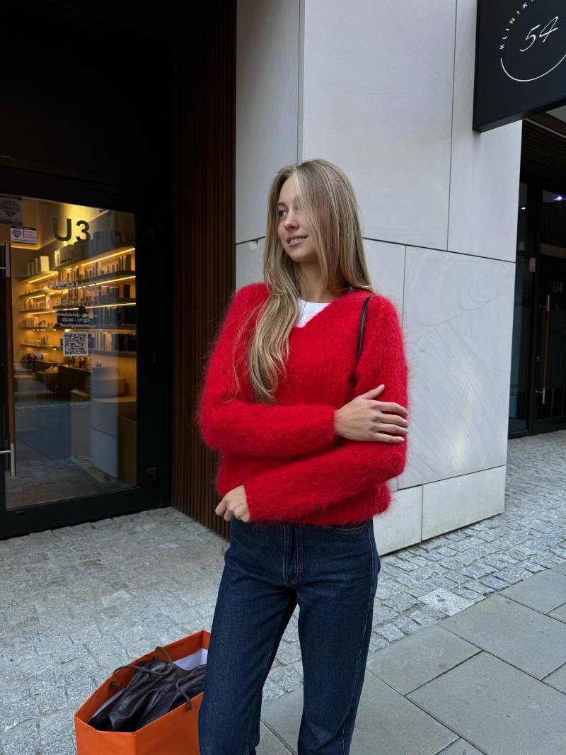 Rot Sperriger Mohair Pullover Tiefem V-Ausschnitt Grobstrick Gemütliche Übergroße Weiche Strick Warm Fuzzy Winter Handmade Statement Piece von PASMAdesign