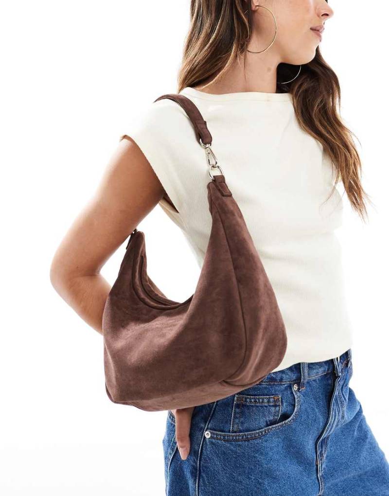 PASQ - Lässige Schulter- und Umhängetasche aus Wildlederimitat in Kakao-Braun von PASQ Extras Limited – FOB - USD