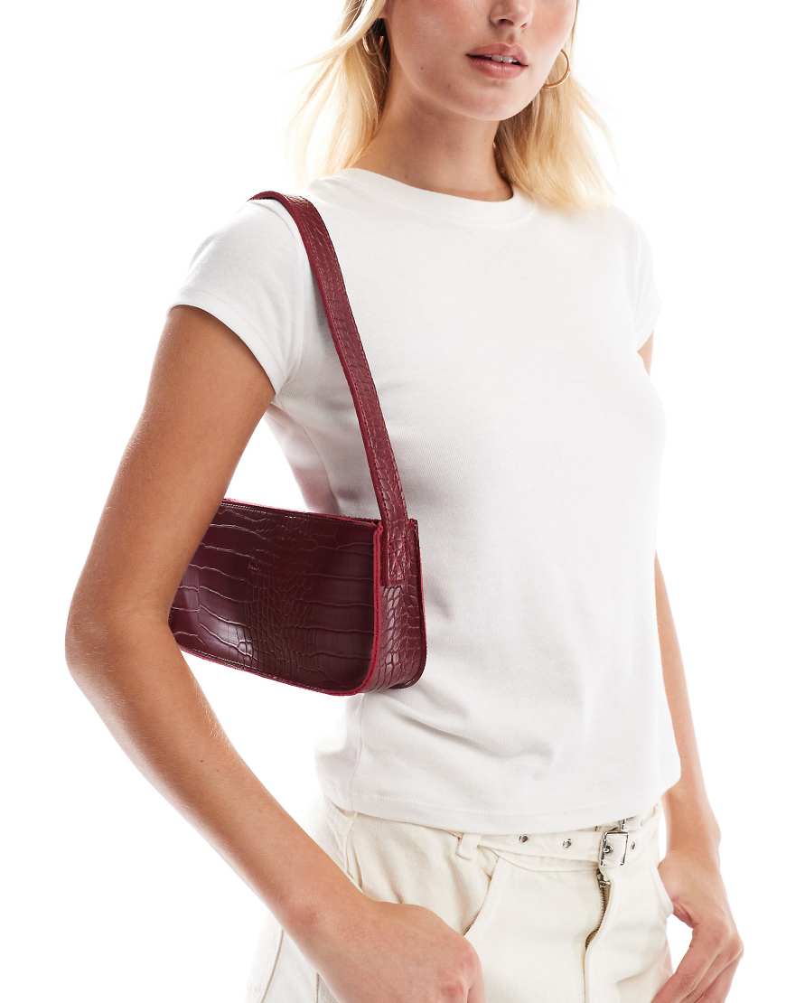 PASQ - Baguette-Schultertasche in dunklem Kroko-Burgunderrot von PASQ