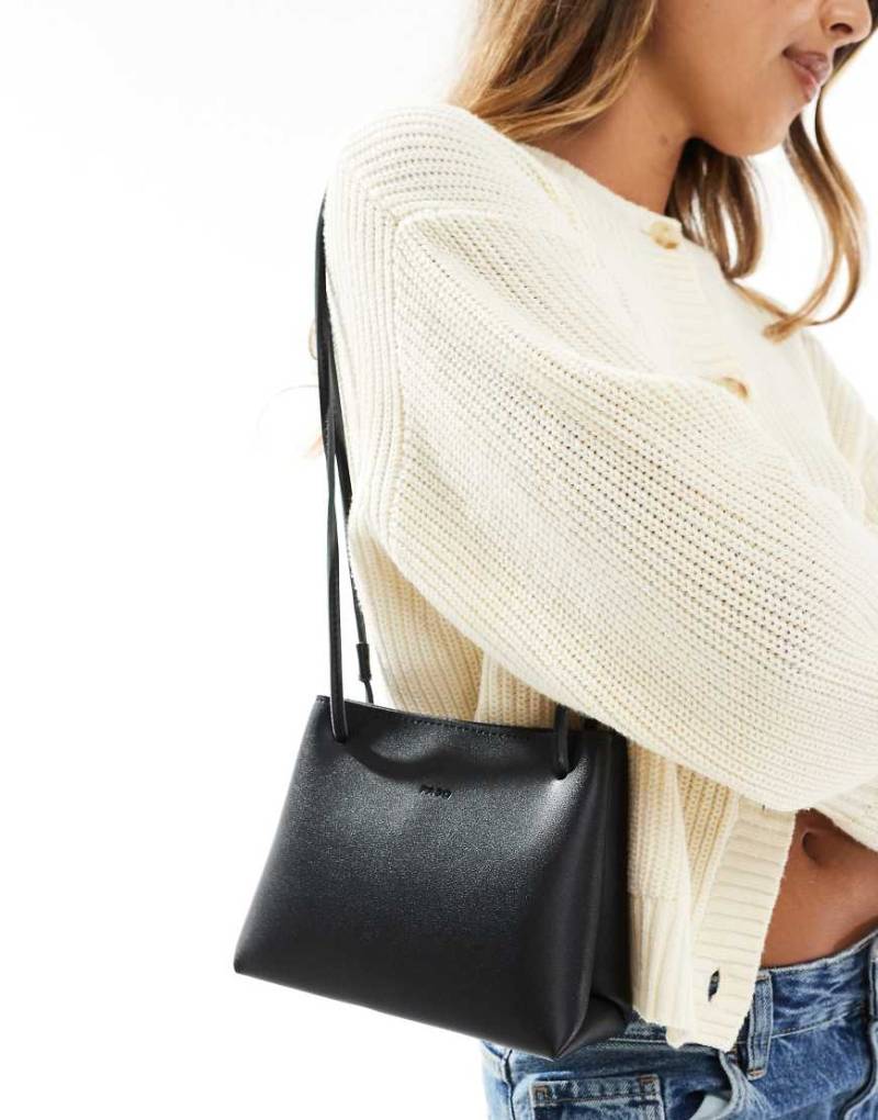 PASQ - Kastige Tasche in Schwarz mit abnehmbarem Umhängeriemen von PASQ