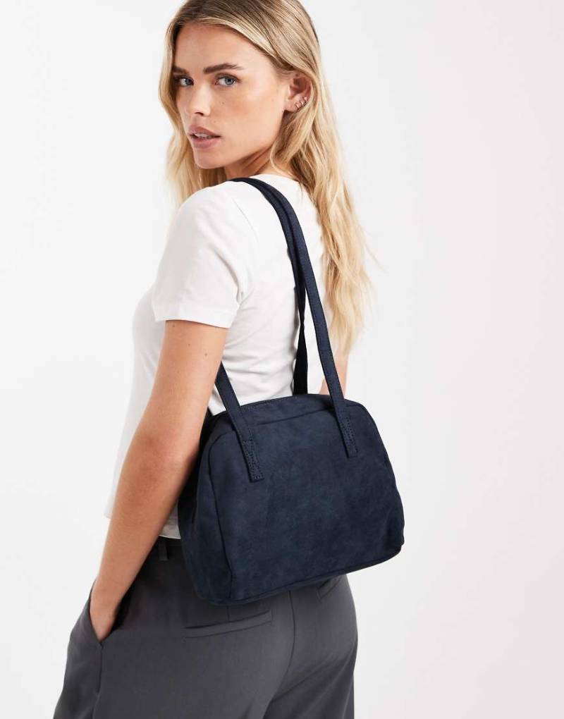 PASQ - Kleine, eckige Schultertasche in Marineblau mit zwei Trageriemen von PASQ