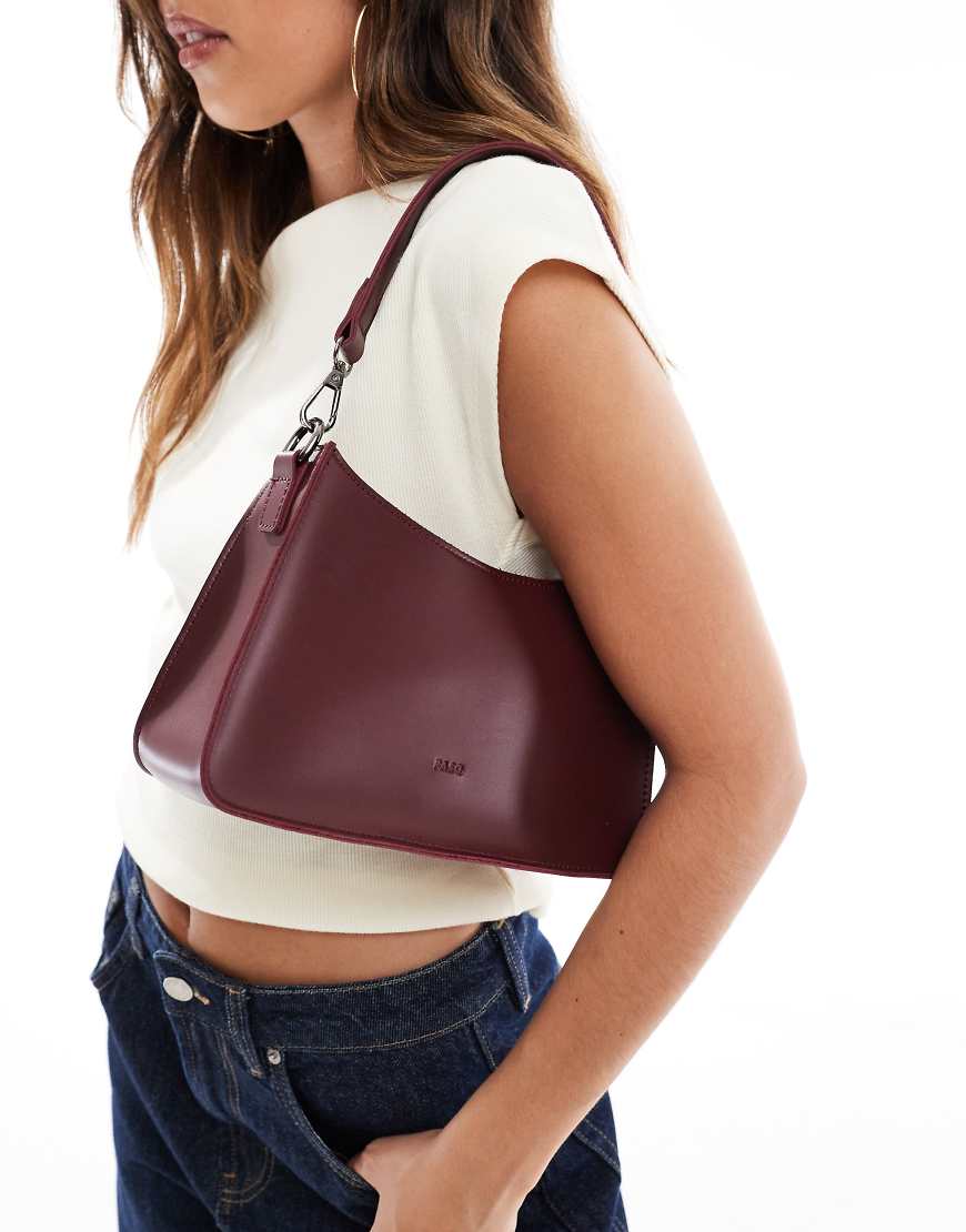 PASQ - Minimalistische Schultertasche in Burgunderrot mit abnehmbarem Trageriemen im Stil der 90er von PASQ