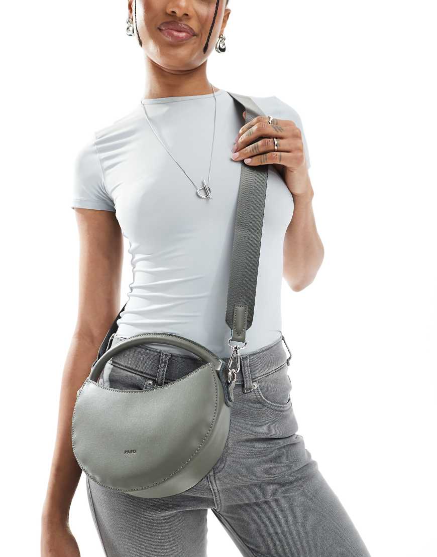 PASQ - Runde Handtasche in Grau mit Umhängegurt PASQ - Runde Handtasche in Grau mit Umhängegurt von PASQ