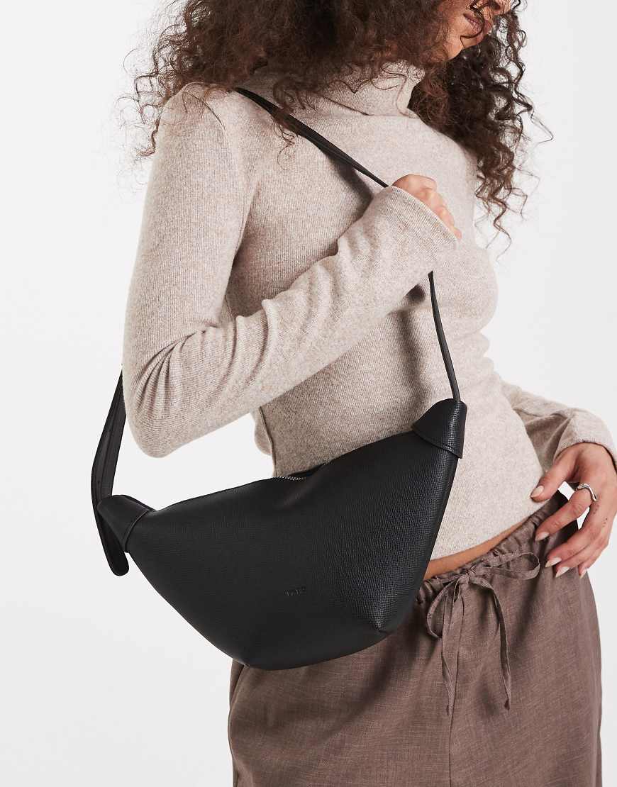 PASQ - Strukturierte Croissant-Umhängetasche in Schwarz von PASQ Extras Limited – FOB - USD