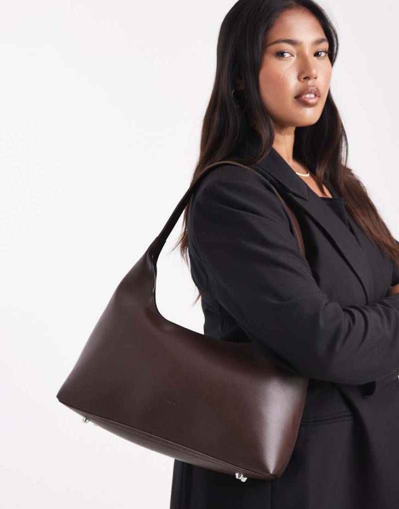 PASQ - Strukturierte Schultertasche in Braun-Brown von PASQ