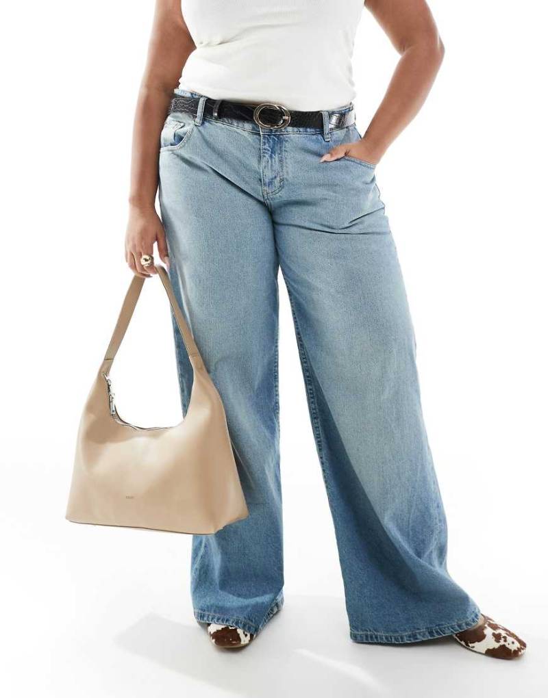 PASQ - Strukturierte Schultertasche in Mokka-Mousse-Braun von PASQ