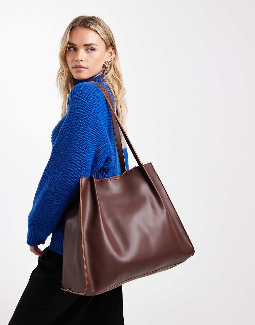 PASQ - Tragetasche in Braun mit zwei Henkeln und Falten vorne-Brown PASQ - Tragetasche in Braun mit zwei Henkeln und Falten vorne-Brown von PASQ