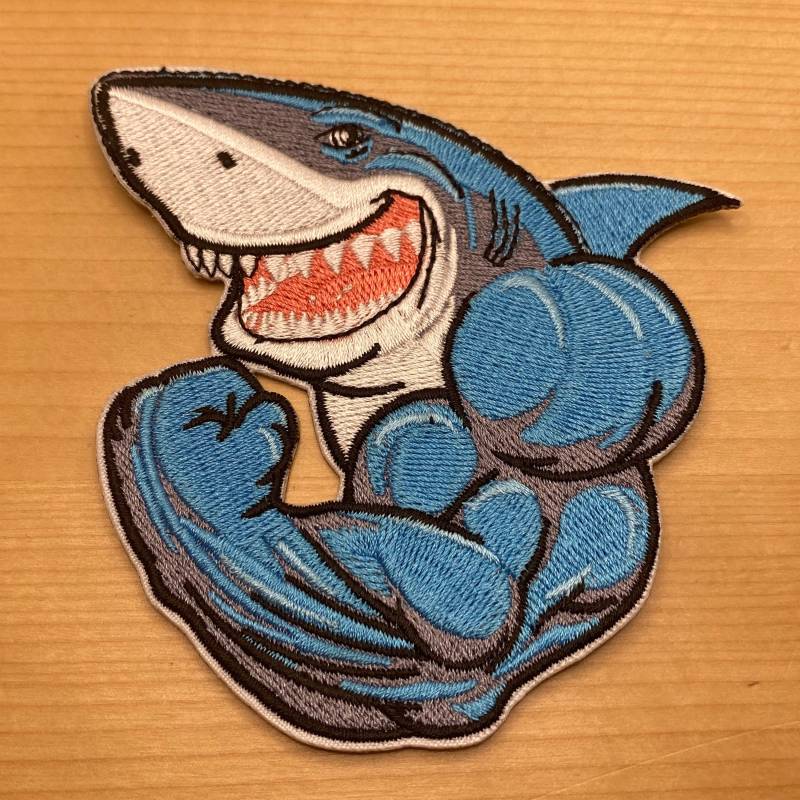 Bodybuilder Hai Mit Muskeln Als Patch Zum Aufbügeln - Ozean Gewichtheben Sport Training Outdoors Biker Wikinger Norse Bodybuilder Hai Mit Muskeln Als Patch Zum Aufbügeln - Ozean Gewichtheben Sport Training Outdoors Biker Wikinger Norse von PATCHERIA