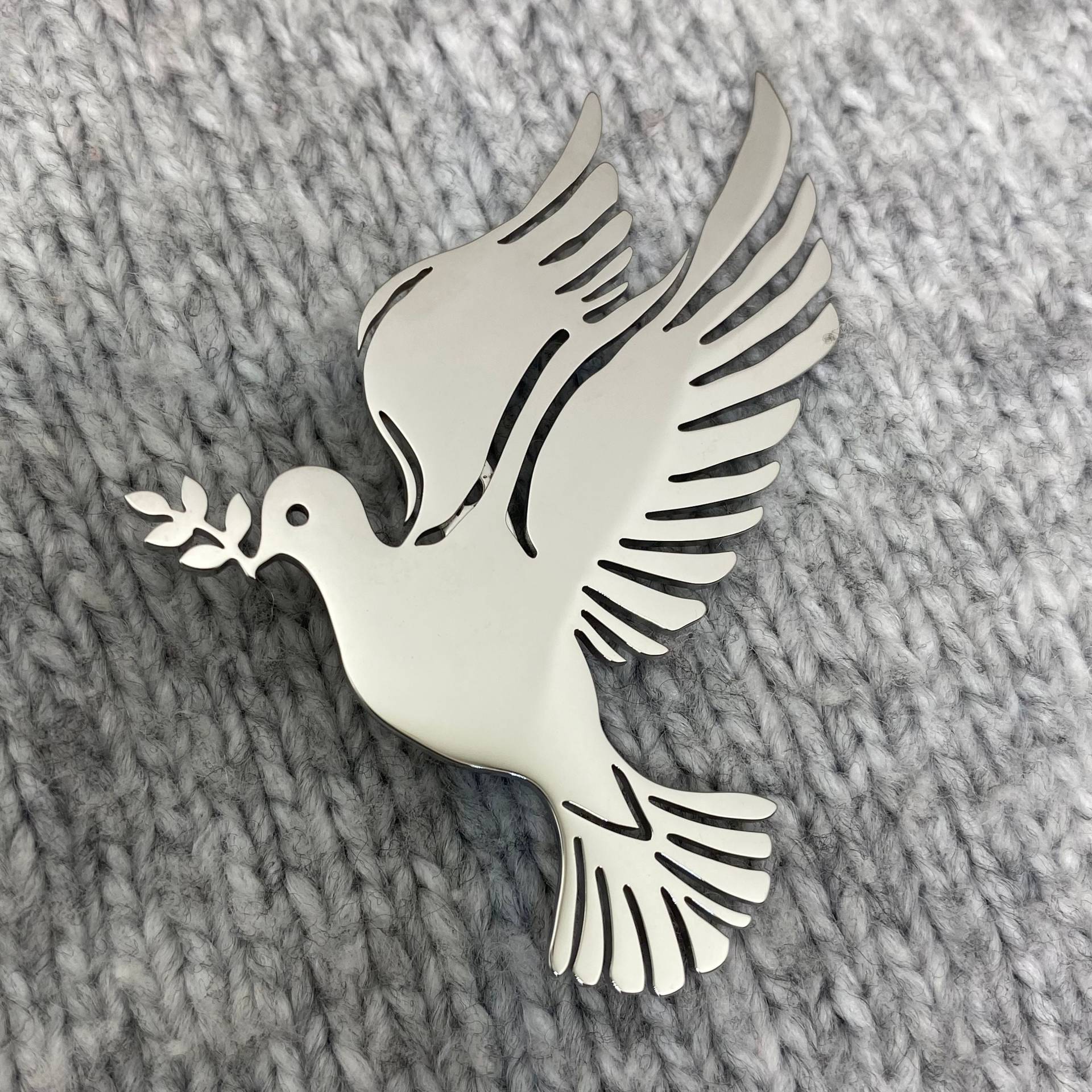 Edelstahl Friedens Taube Als Brosche - 5, 5 X 4, 5 cm Silber Anstecker Vogel Frühling Naturschutz Glück Liebe Hoffnung Glaube Arche Edelstahl Friedens Taube Als Brosche - 5, 5 X 4, 5 cm Silber Anstecker Vogel Frühling Naturschutz Glück Liebe Hoffnung Glaube Arche von PATCHERIA