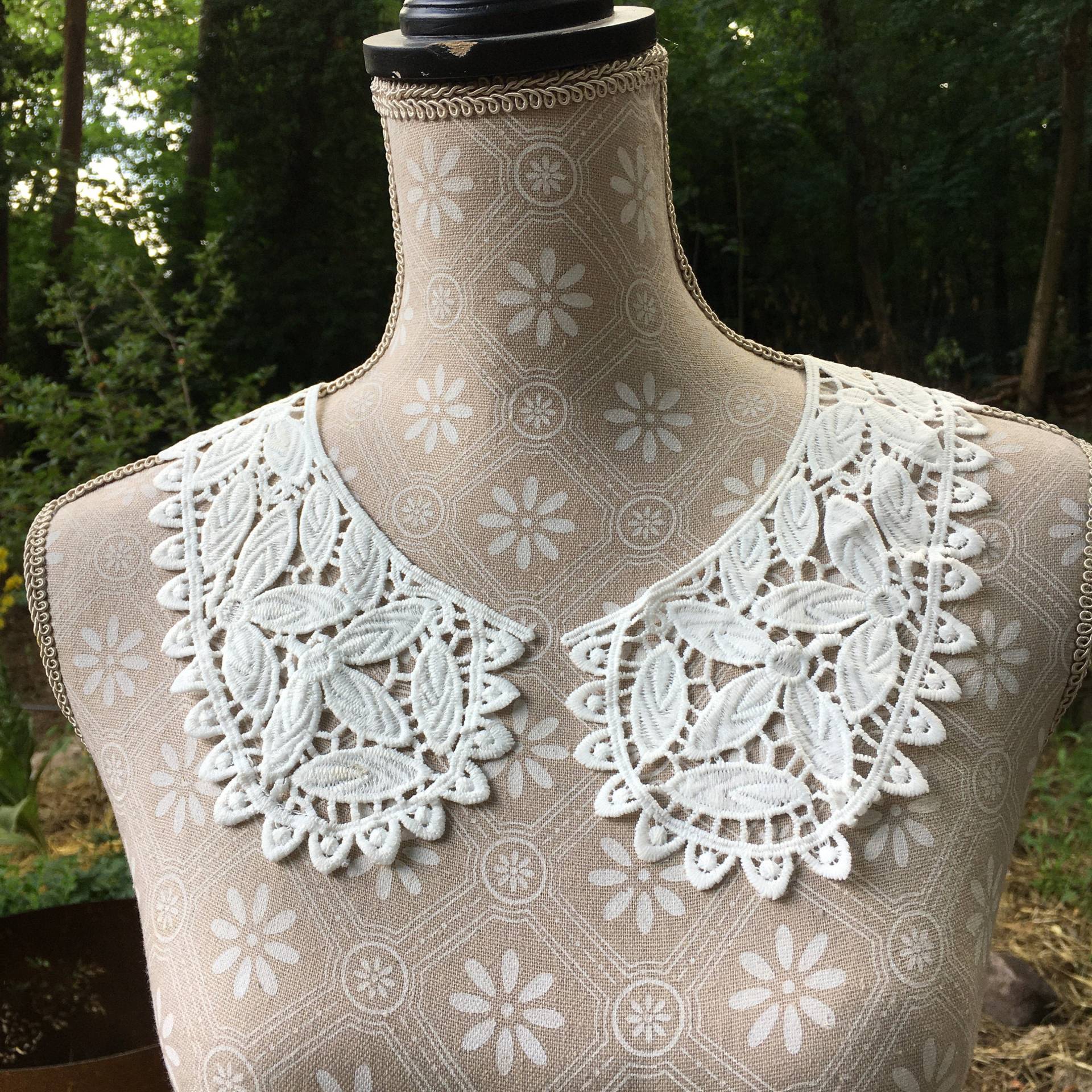Floraler Spitzenkragen Zum Aufnähen - Weiße Spitze Gothic Pagan Boho Style Blätter Natur Diy # 1 Floraler Spitzenkragen Zum Aufnähen - Weiße Spitze Gothic Pagan Boho Style Blätter Natur Diy # 1 von PATCHERIA