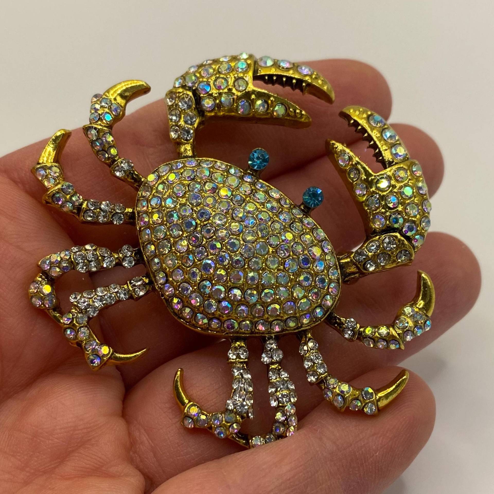 Funkelnde Krabben Brosche Silberne Glitzersteine 6, 5 X 5, 5 cm - Edler Boho Krebs Anstecker Sommer Urlaub Hummer Krustentier Funkelnde Krabben Brosche Silberne Glitzersteine 6, 5 X 5, 5 cm - Edler Boho Krebs Anstecker Sommer Urlaub Hummer Krustentier von PATCHERIA