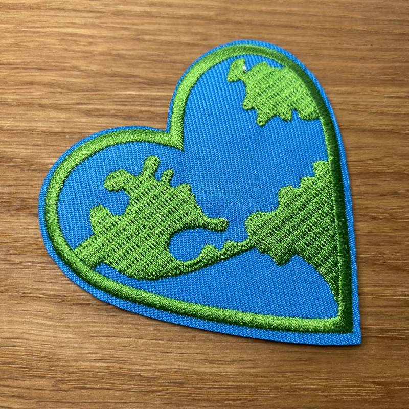 Herz Erde Patch Zum Aufbügeln Ca. 7x7cm - Zukunft Umweltschutz Klima Planet Bügelbild Flicken Applikation Herz Erde Patch Zum Aufbügeln Ca. 7x7cm - Zukunft Umweltschutz Klima Planet Bügelbild Flicken Applikation von PATCHERIA