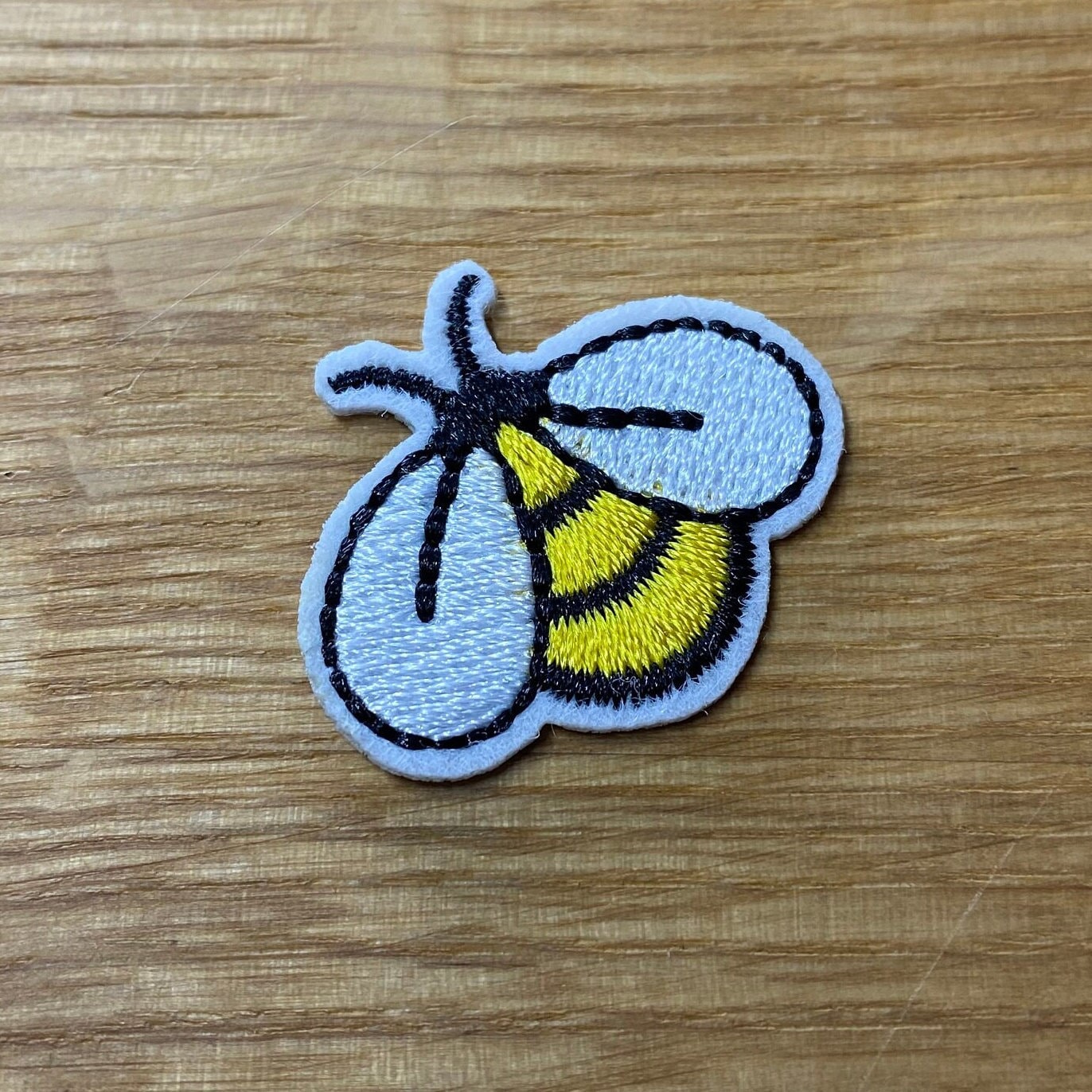 Kleine Biene Hummel Patch - 2, 5cm X 3cm Zum Aufbügeln Käfer Insekt Schmetterling Bügelbild Aufnäher Flicken Glitzer Upcycling Kleine Biene Hummel Patch - 2, 5cm X 3cm Zum Aufbügeln Käfer Insekt Schmetterling Bügelbild Aufnäher Flicken Glitzer Upcycling von PATCHERIA