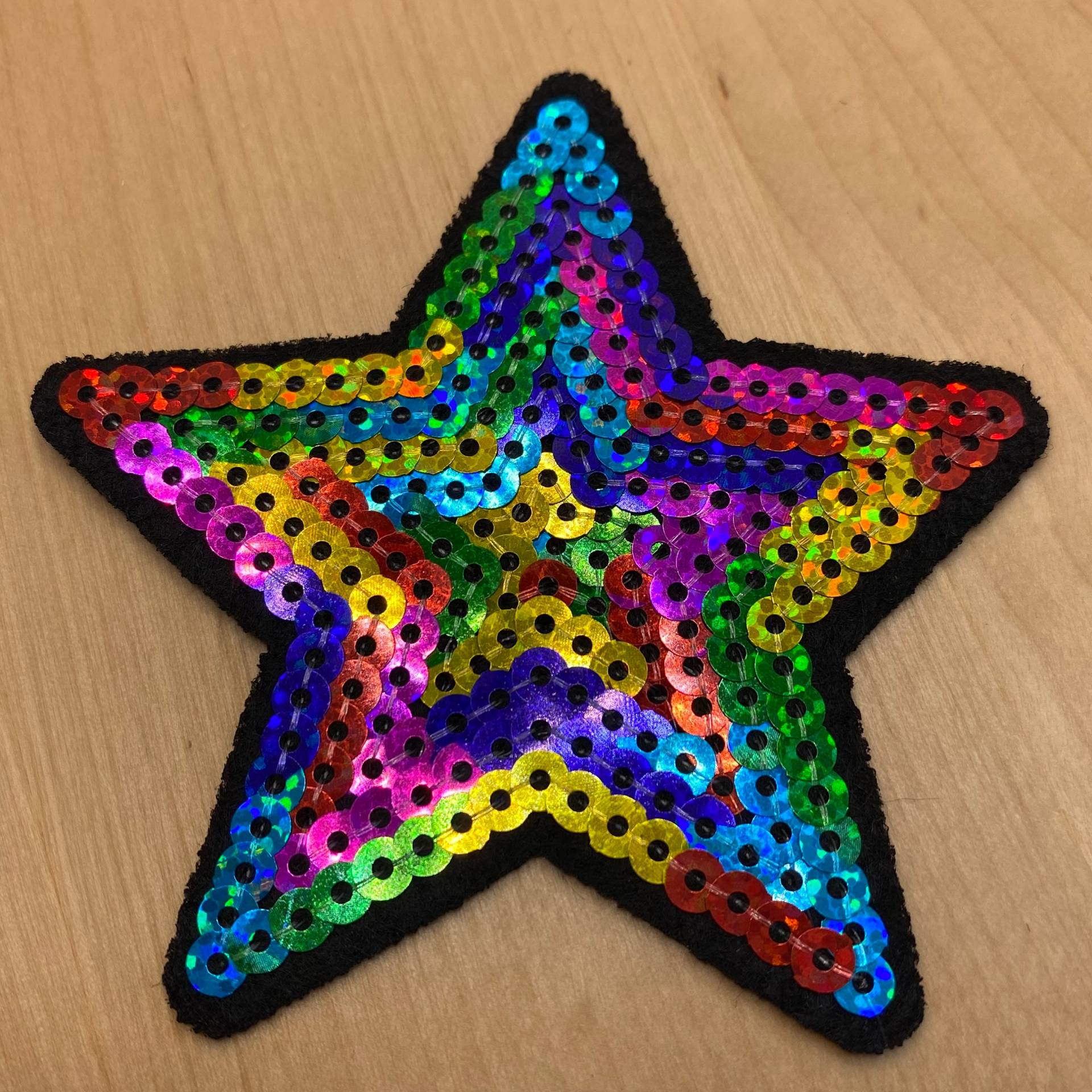 Regenbogen Bunter Stern Patch Mit Funkelnden Holo-Pailetten 8cm X Zum Aufbügeln - Glitzer Nacht Himmel Magie Velaris Regenbogen Bunter Stern Patch Mit Funkelnden Holo-Pailetten 8cm X Zum Aufbügeln - Glitzer Nacht Himmel Magie Velaris von PATCHERIA