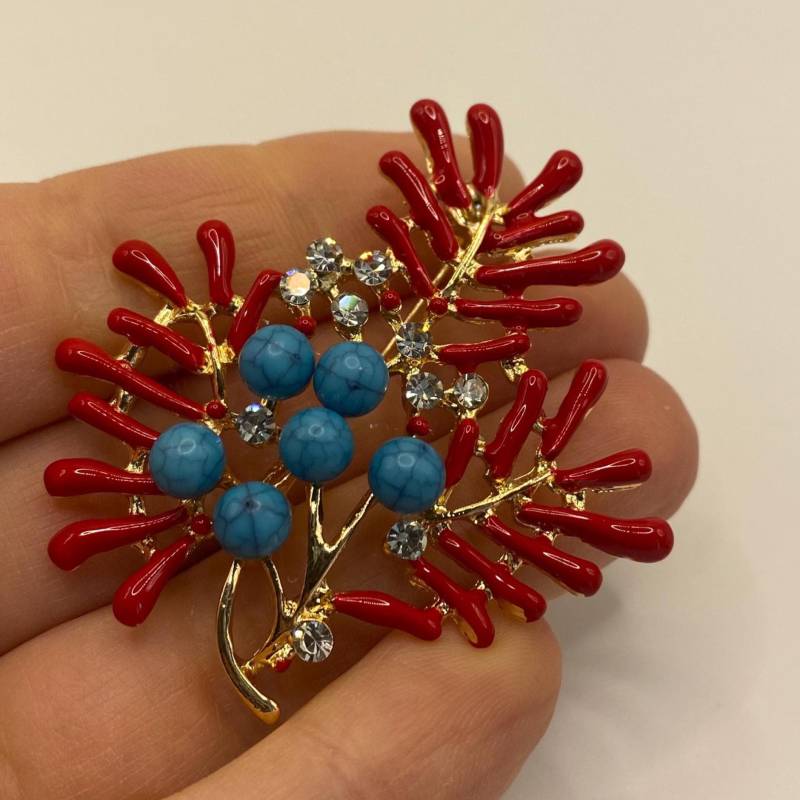 Rote Korallen Brosche Mit Türkisen Perlen, Glitzersteinen & Emaille - 5x5 cm Anemonen Anstecker Ozean Meer Urlaub Retro Vintage Revers Rote Korallen Brosche Mit Türkisen Perlen, Glitzersteinen & Emaille - 5x5 cm Anemonen Anstecker Ozean Meer Urlaub Retro Vintage Revers von PATCHERIA
