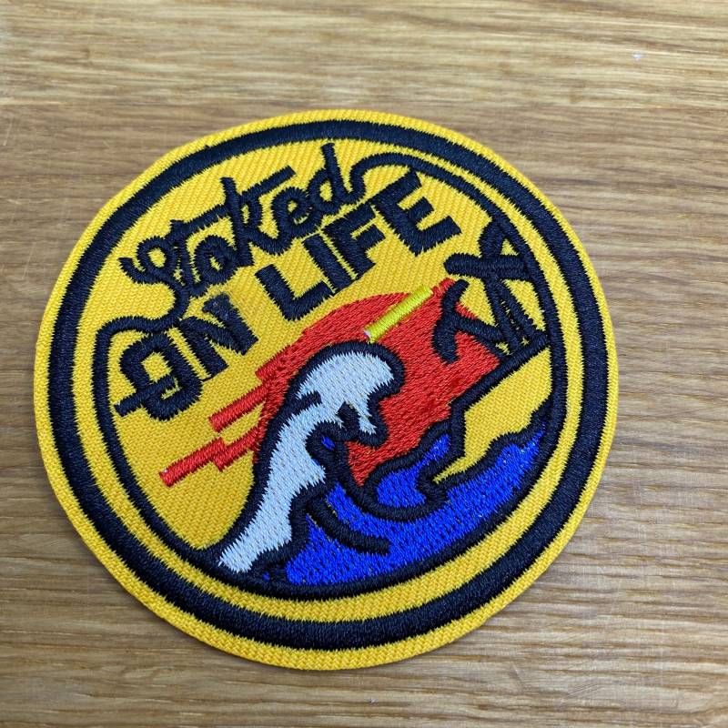 Runder Stoked On Life Patch Mit Welle Und Strand - Ca. 7, 5cm Durchmesser Backpacking Reise Wüste Hitze Mond Sterne Urlaub Wandern Camping Runder Stoked On Life Patch Mit Welle Und Strand - Ca. 7, 5cm Durchmesser Backpacking Reise Wüste Hitze Mond Sterne Urlaub Wandern Camping von PATCHERIA