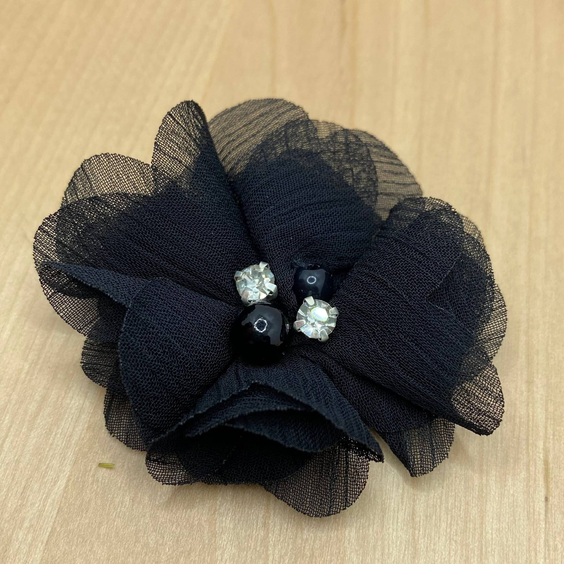 Schwarze Stoff Blüten Aus Chiffon Mit Perle & Glitzer - Ca. 5 cm Floral Applikation Diy Upcycling Nähen Garten Blumen #4 Fb. 1 Schwarze Stoff Blüten Aus Chiffon Mit Perle & Glitzer - Ca. 5 cm Floral Applikation Diy Upcycling Nähen Garten Blumen #4 Fb. 1 von PATCHERIA