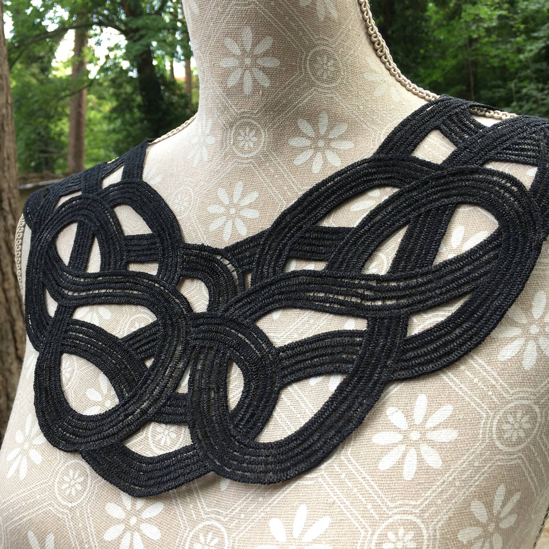 Spitzenkragen Zum Aufnähen - Schwarze Spitze Diy Victorian Boho Ethno Gothic Pagan Hexe Sabrina # 19 Spitzenkragen Zum Aufnähen - Schwarze Spitze Diy Victorian Boho Ethno Gothic Pagan Hexe Sabrina # 19 von PATCHERIA