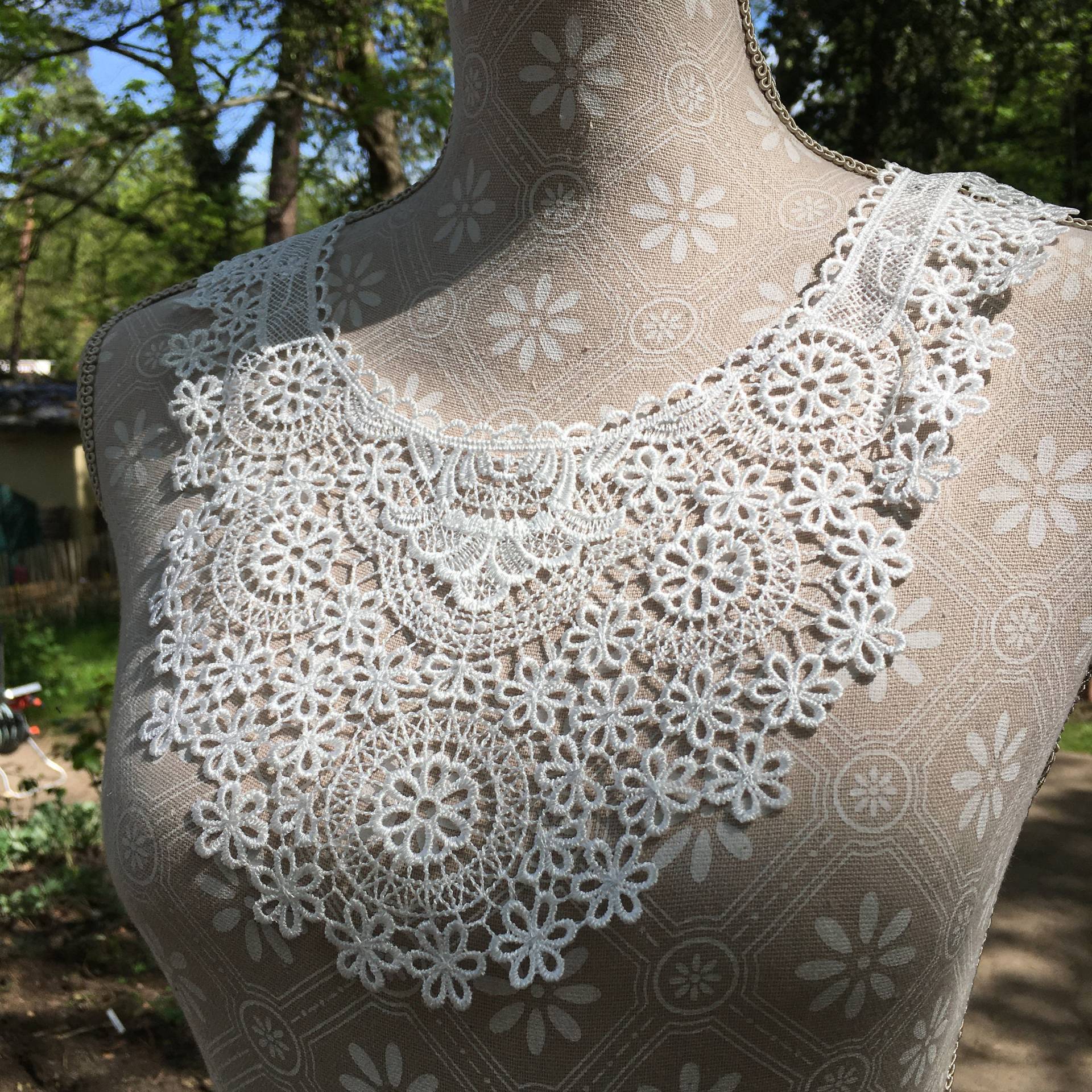 Spitzenkragen Zum Aufnähen - Weiße Spitze Elegant Party Victorian Gothic Pagan Boho Hexe Ethno Style Diy # 38 Spitzenkragen Zum Aufnähen - Weiße Spitze Elegant Party Victorian Gothic Pagan Boho Hexe Ethno Style Diy # 38 von PATCHERIA