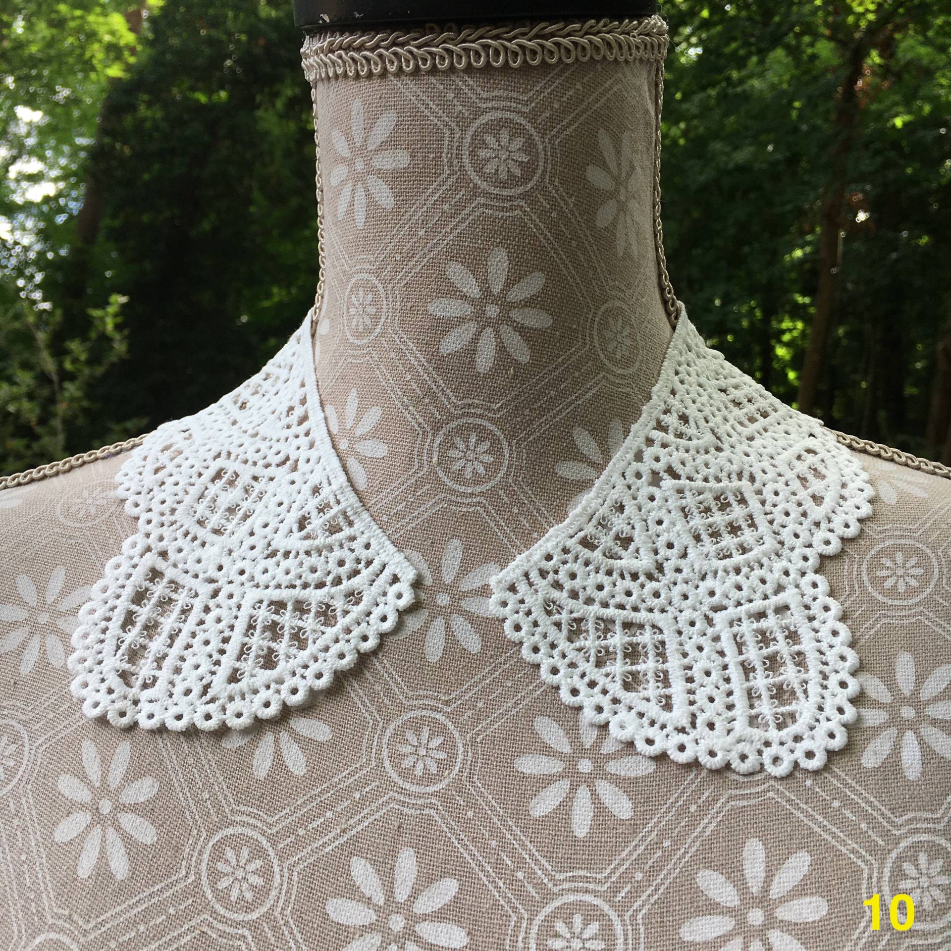 Spitzenkragen Zum Aufnähen - Weiße Spitze Vintage Gothic Pagan Boho Hexe Style Sabrina Diy # 10 Spitzenkragen Zum Aufnähen - Weiße Spitze Vintage Gothic Pagan Boho Hexe Style Sabrina Diy # 10 von PATCHERIA