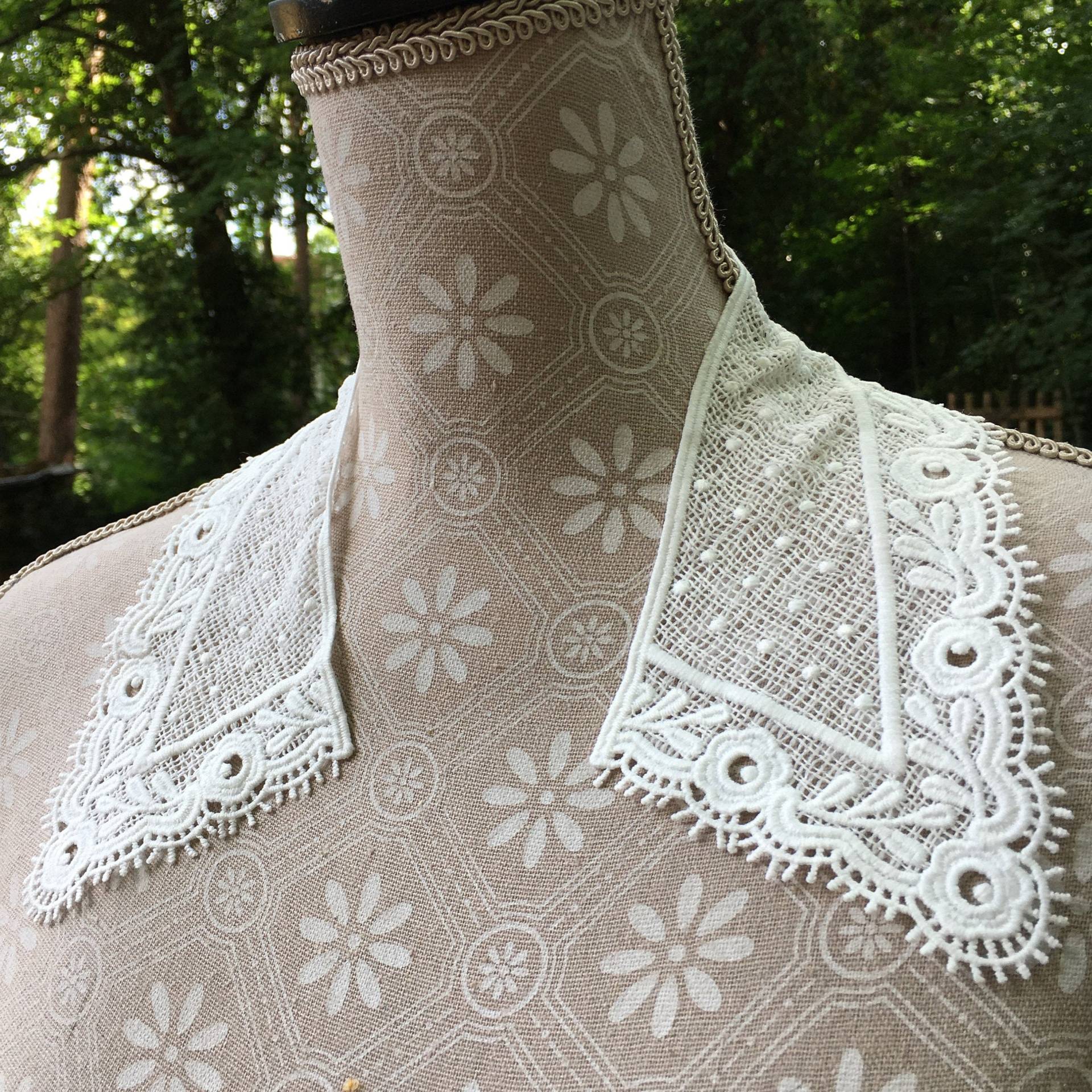 Spitzenkragen Zum Aufnähen - Weiße Spitze Vintage Gothic Pagan Boho Hexe Style Sabrina Diy # 7 Spitzenkragen Zum Aufnähen - Weiße Spitze Vintage Gothic Pagan Boho Hexe Style Sabrina Diy # 7 von PATCHERIA