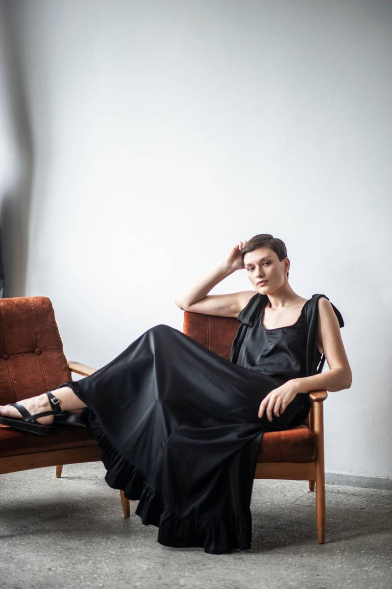 Schwarzes Maxi-Hochzeits-Quest-Kleid, Extravagantes Elegantes Abendkleid, Ärmelloses Kleid Mit Offenem Rücken von PATISPROJECT