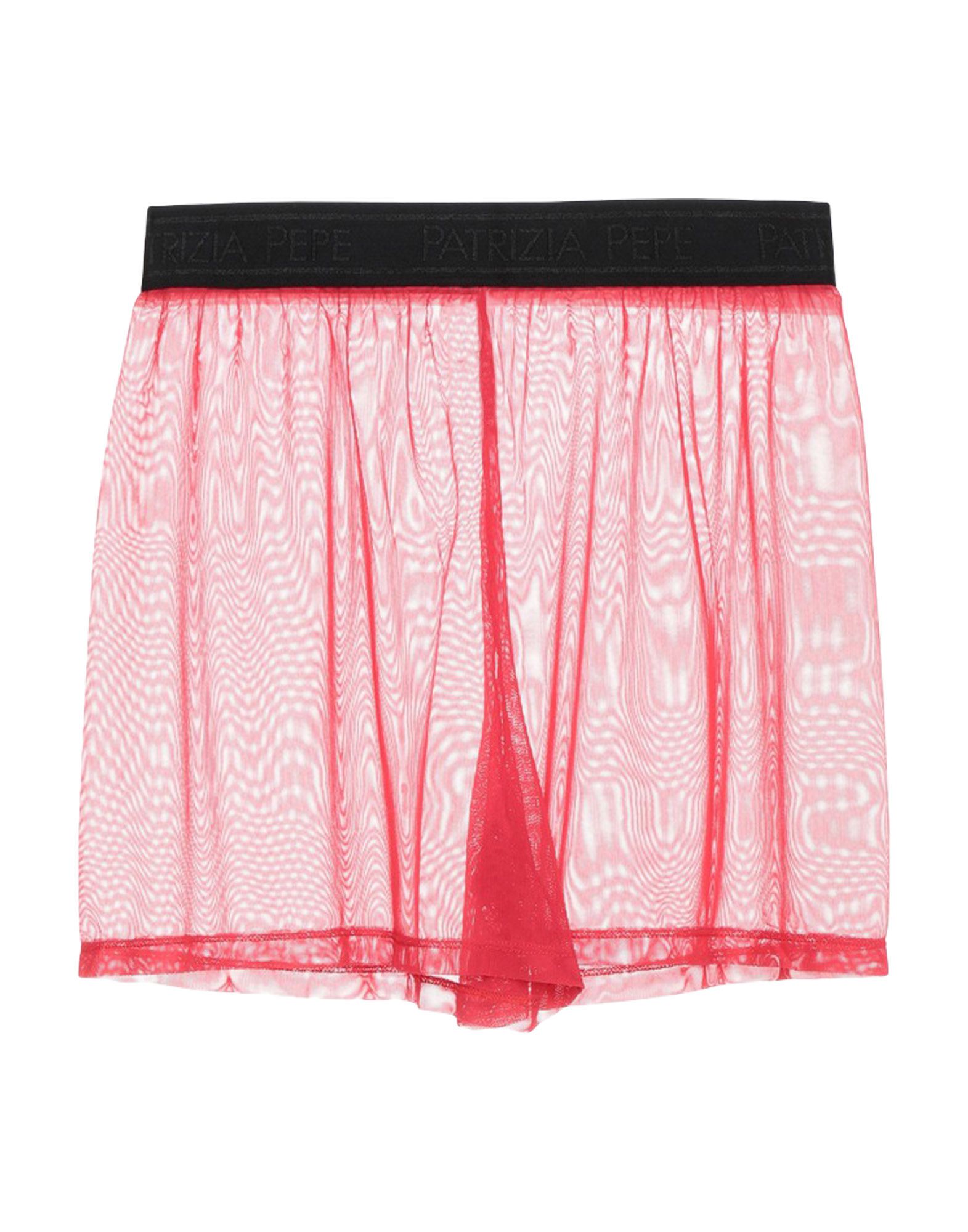 PATRIZIA PEPE Shorts & Bermudashorts Damen Rot von PATRIZIA PEPE