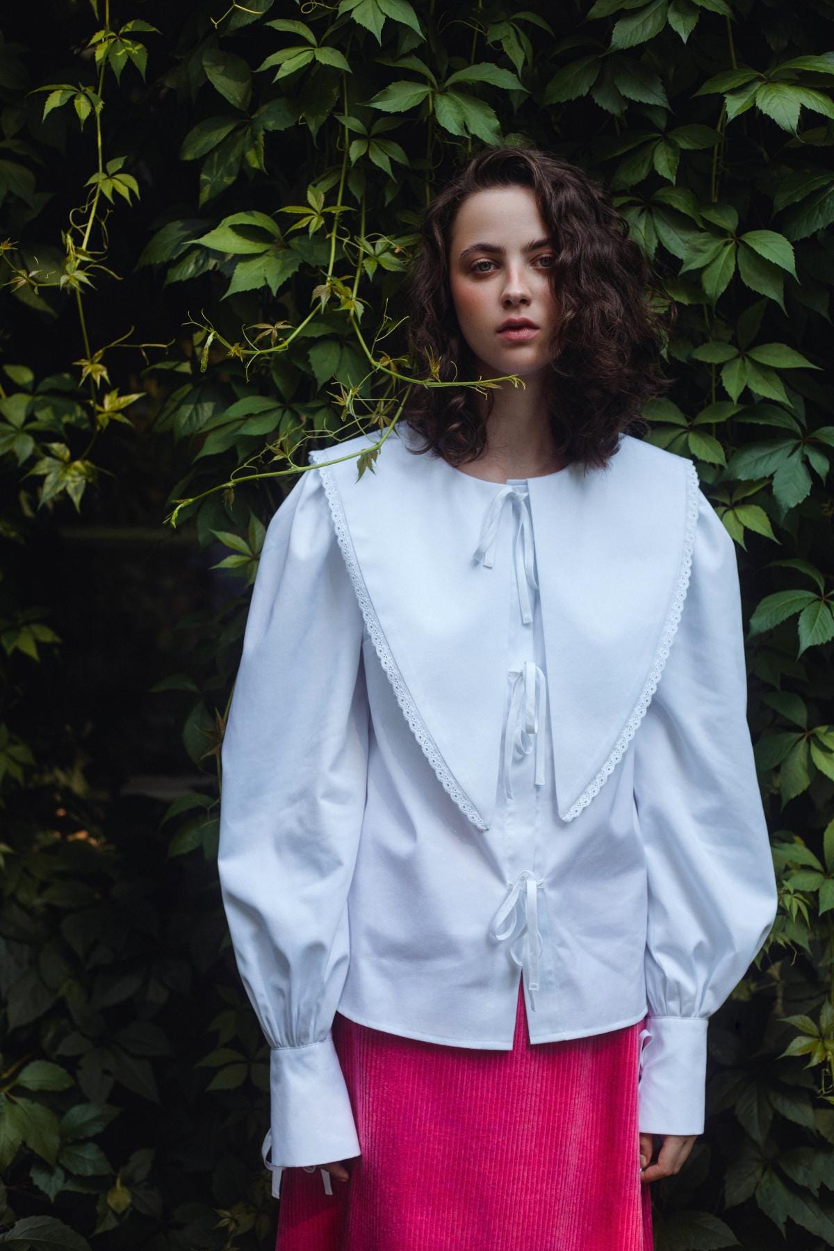 Weiße Baumwollbluse Übergroßer Kragen, Nachhaltige Mode, Herbstweiße Bluse, Herbst-Outfit-Idee Weiße Baumwollbluse Übergroßer Kragen, Nachhaltige Mode, Herbstweiße Bluse, Herbst-Outfit-Idee von PATSEGESTUDIO