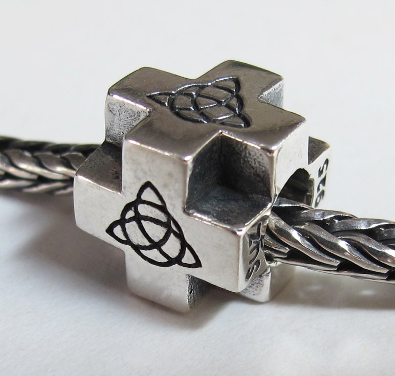 Universal Cross Silber Charm Universal Cross Silber Charm von PAXSUZbeads