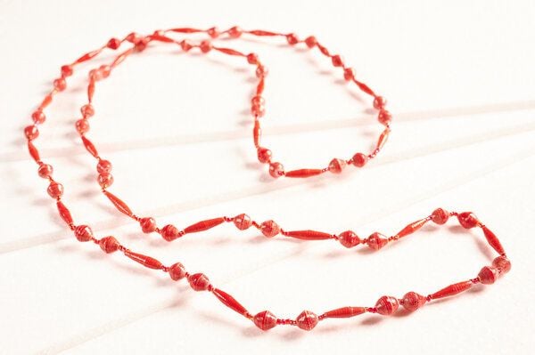 Lange Halskette aus Papierperlen "PEARLS OF AFRICA" von PEARLS OF AFRICA