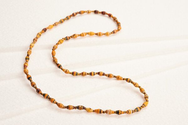 PEARLS OF AFRICA Lange Halskette aus filigranen Papierperlen "ACHOLI MALAIKA" von PEARLS OF AFRICA