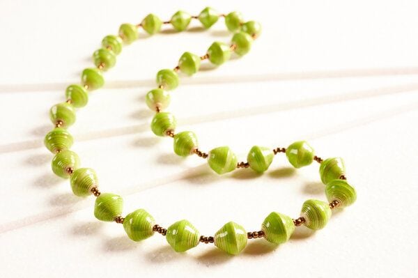 PEARLS OF AFRICA Lange Halskette aus großen Papierperlen "KATOGO FLOWER" von PEARLS OF AFRICA