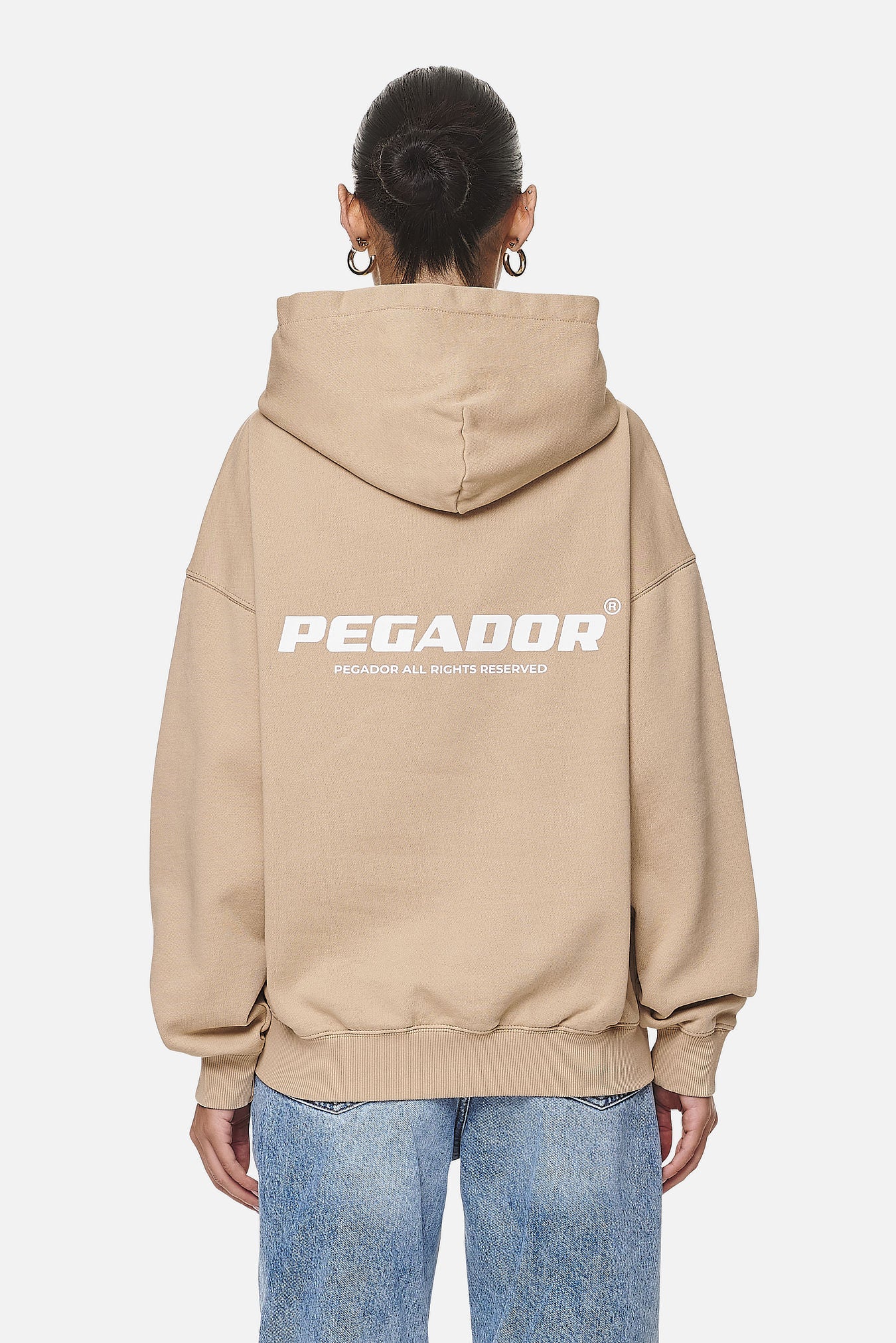 Atna Logo Oversized Hoodie Washed Safari Sand White von PEGADOR®
