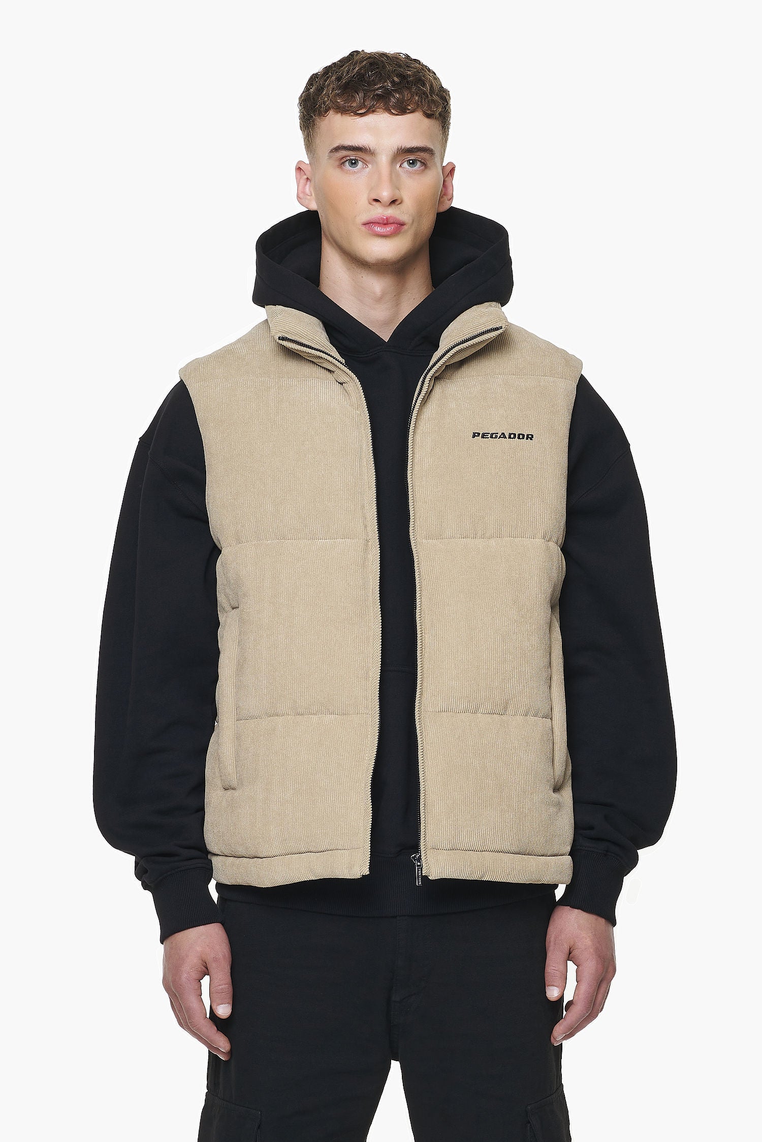 Bardon Cord Puffer Vest Sand von PEGADOR®