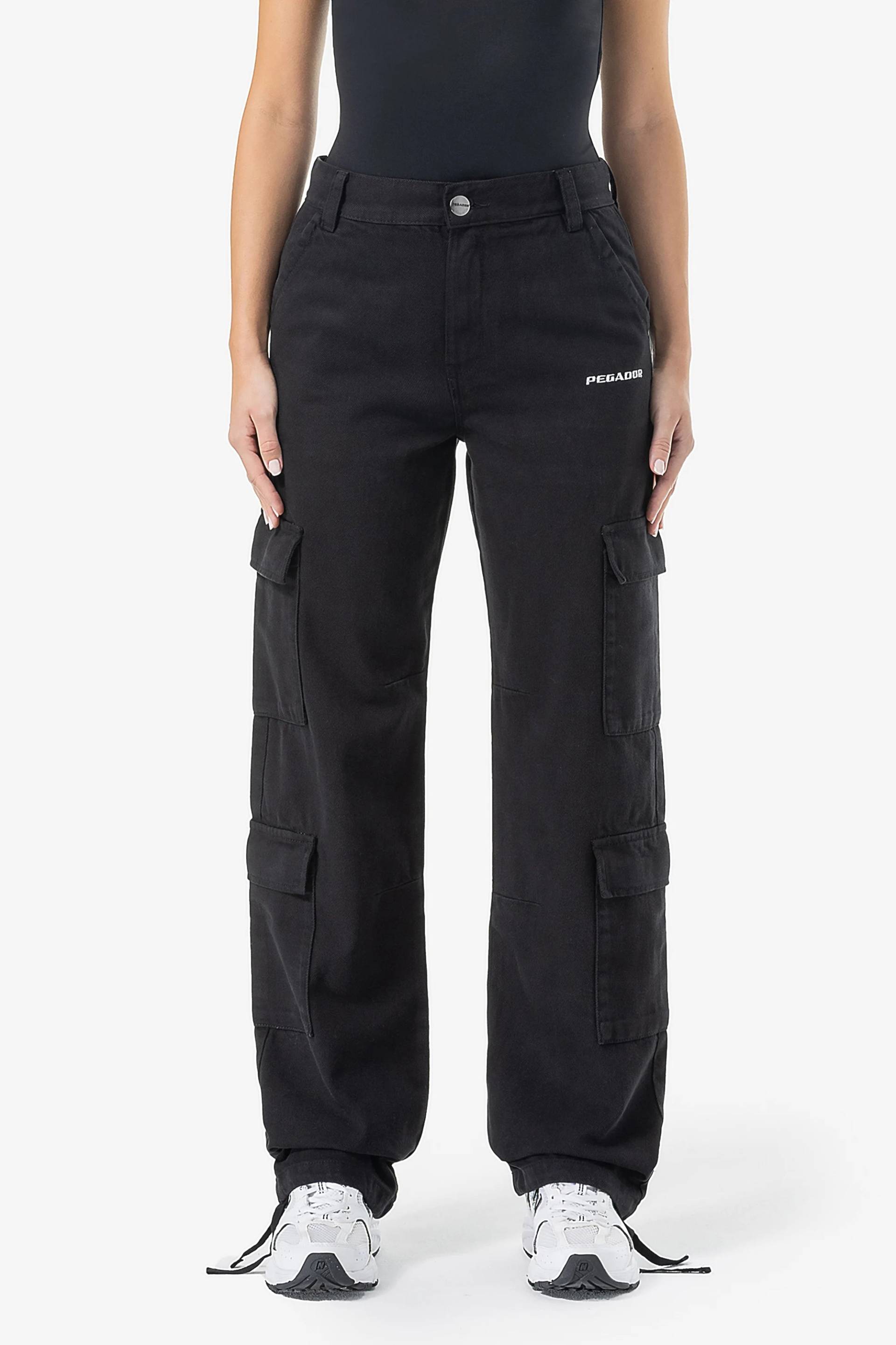 Lia Wide Cargo Pants Black von PEGADOR®
