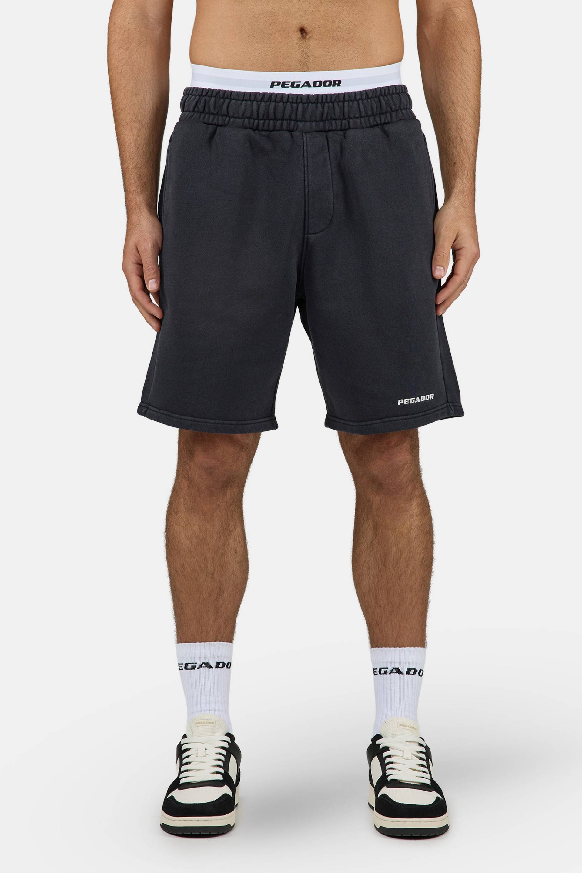 Logo Heavy Sweat Shorts Vintage Black White von PEGADOR®