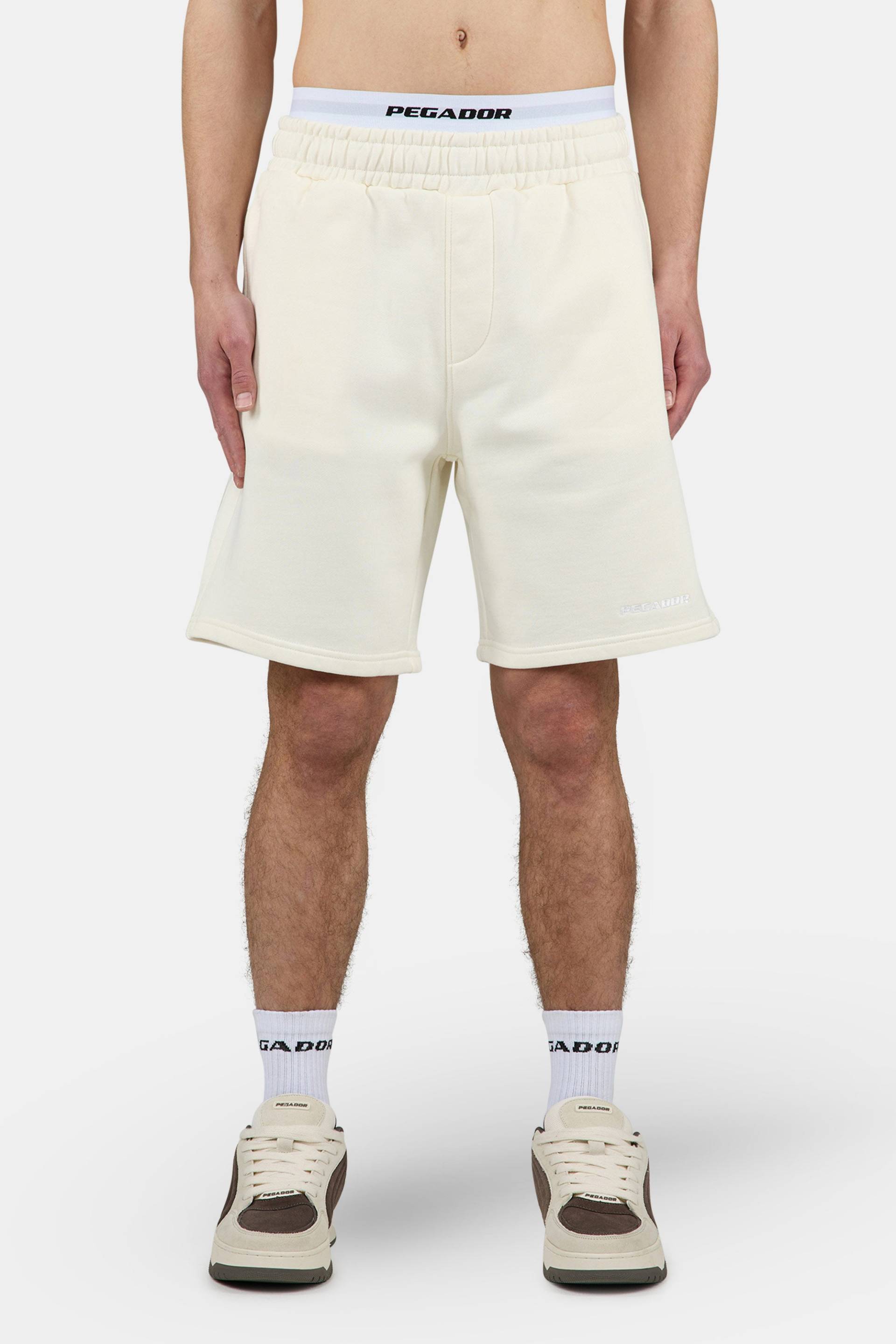 Logo Heavy Sweat Shorts Washed Unbleached White von PEGADOR®