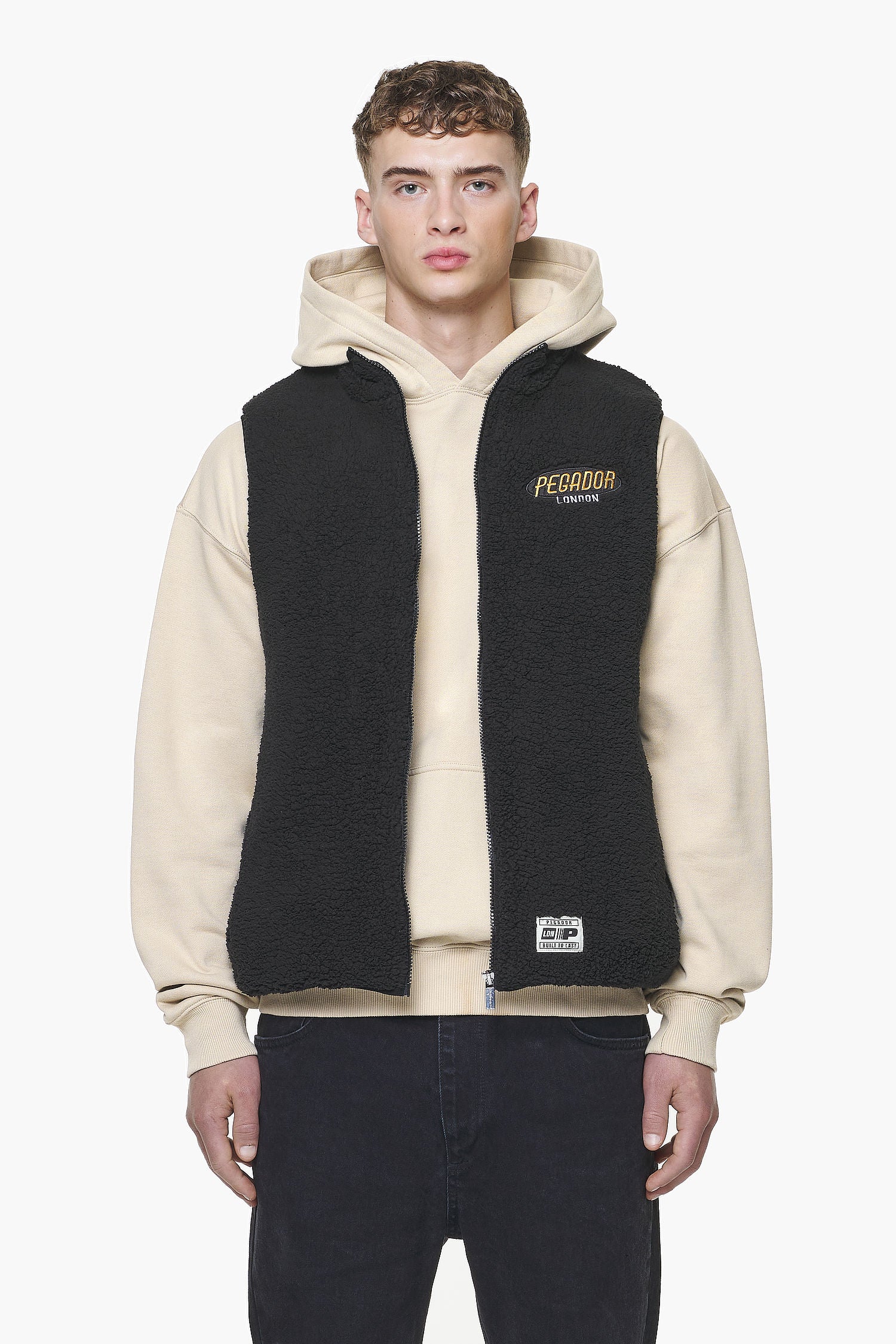 Orae Teddy Vest Onyx Black von PEGADOR®