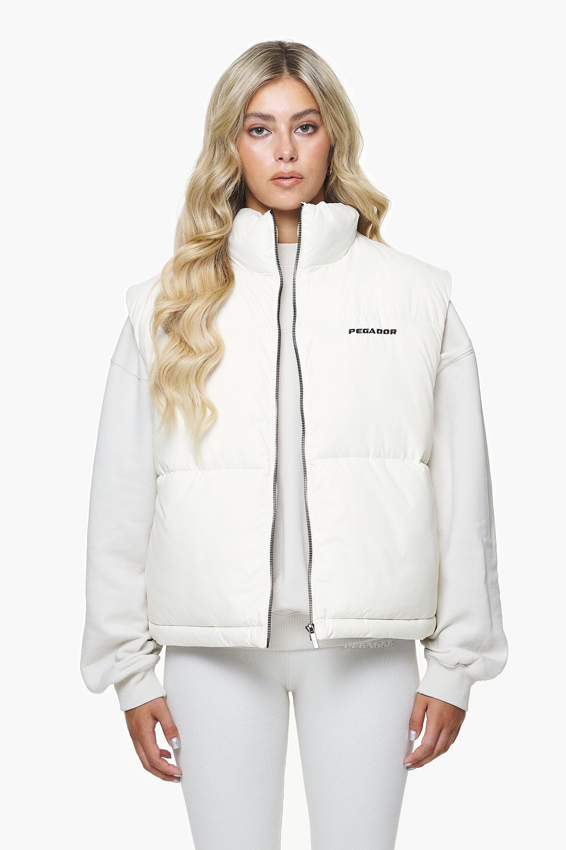 Priory Puffer Vest Bone White von PEGADOR®