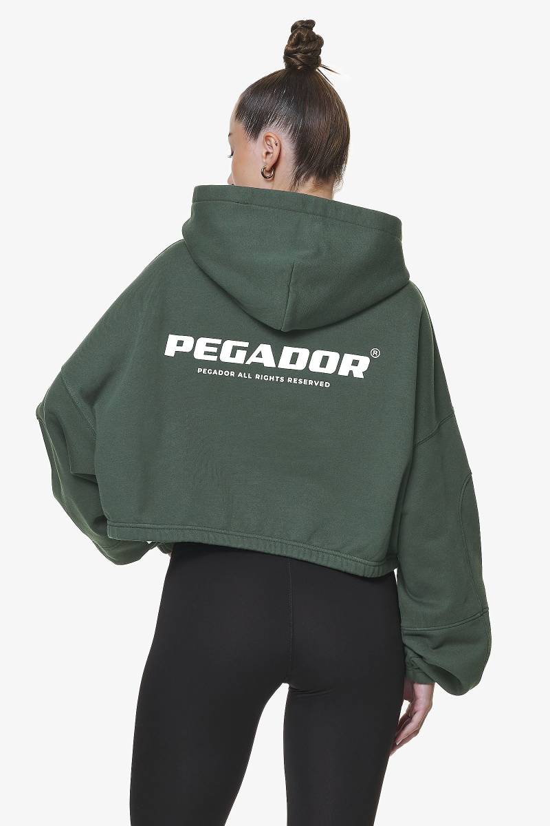 Skei Logo Oversized Cropped Hoodie Washed Sage Green von PEGADOR®