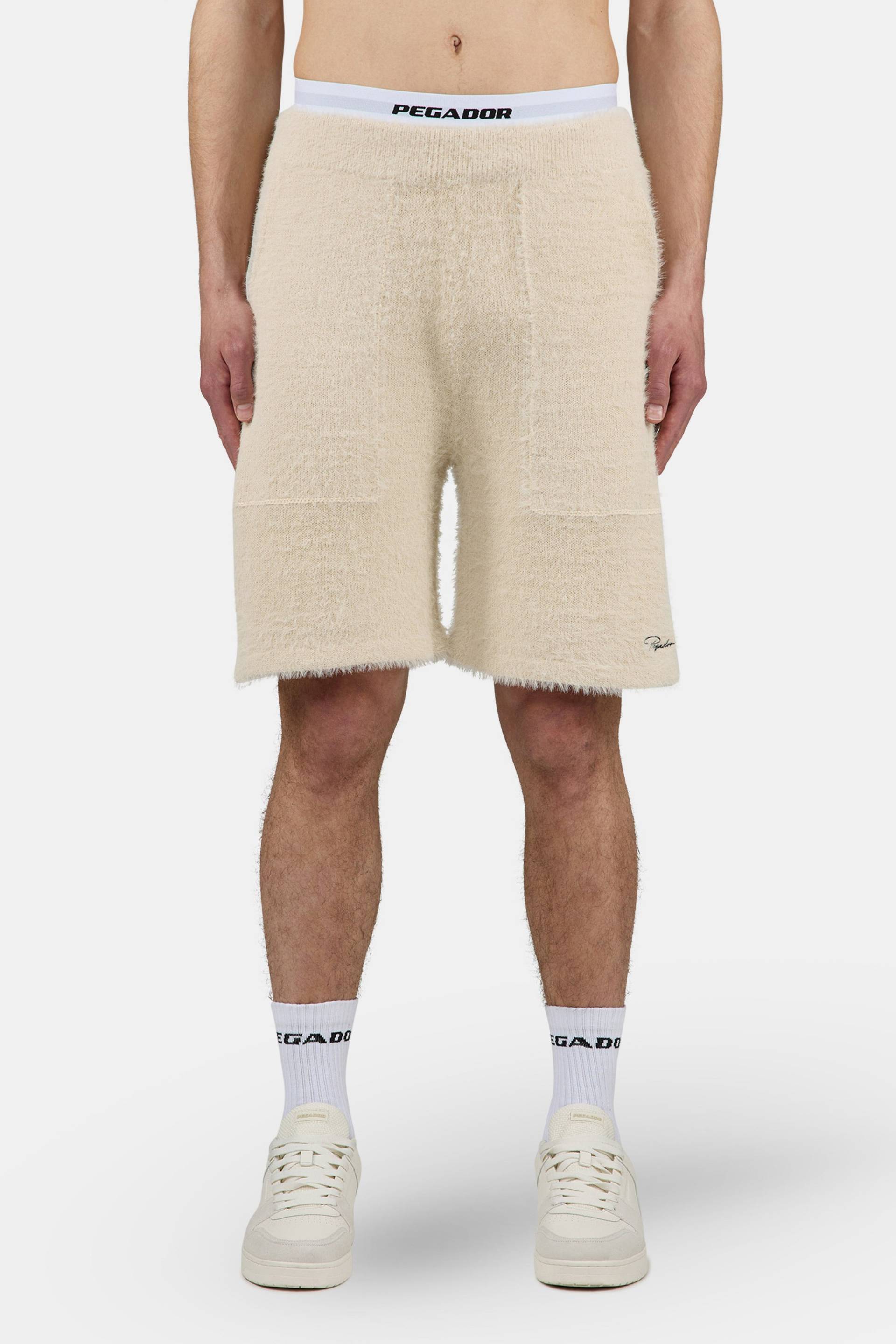 Tropan Furry Knit Shorts Light Beige von PEGADOR®