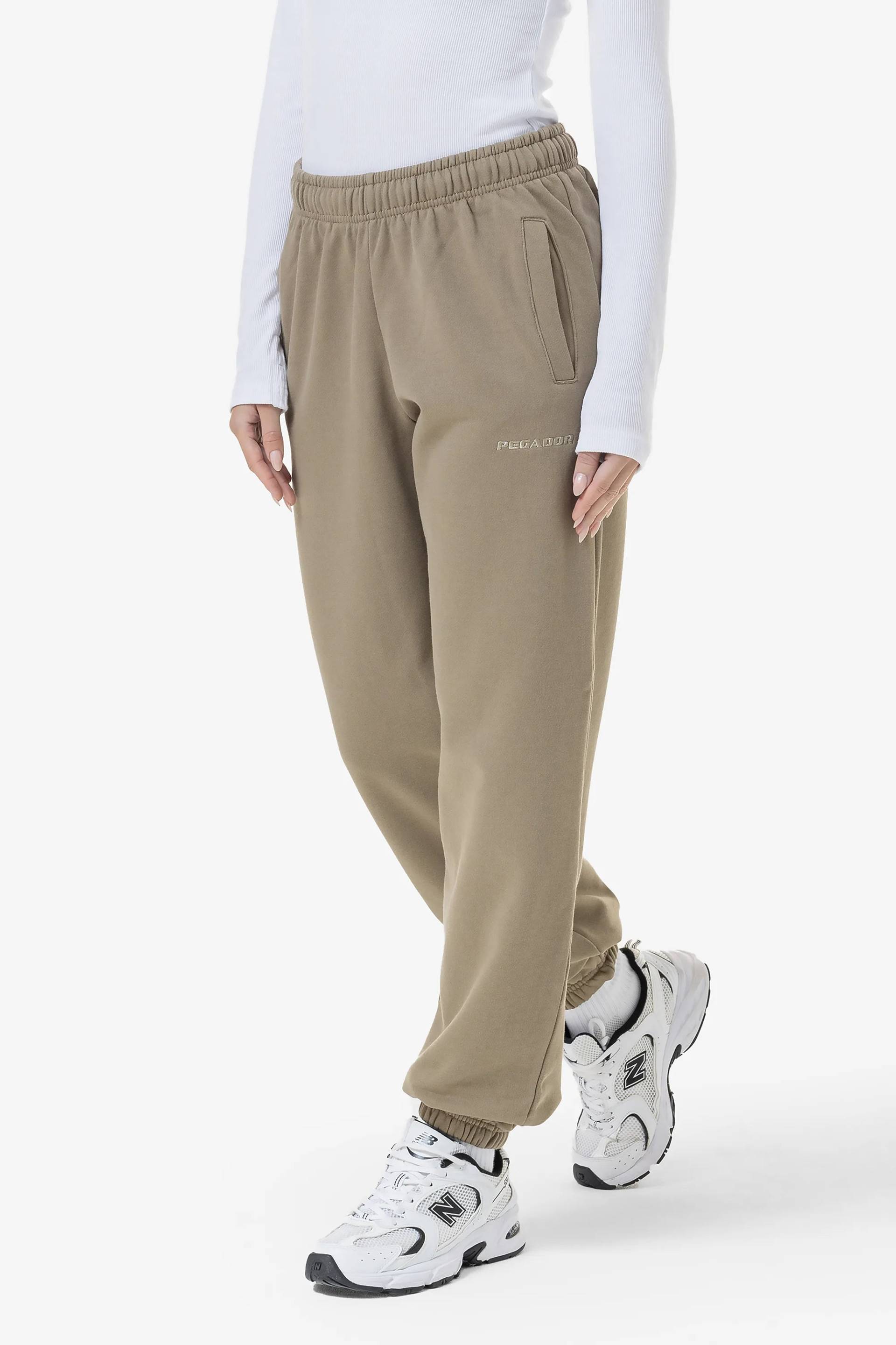 Villa High Waisted Sweat Pants Washed Desert Taupe Gum von PEGADOR®