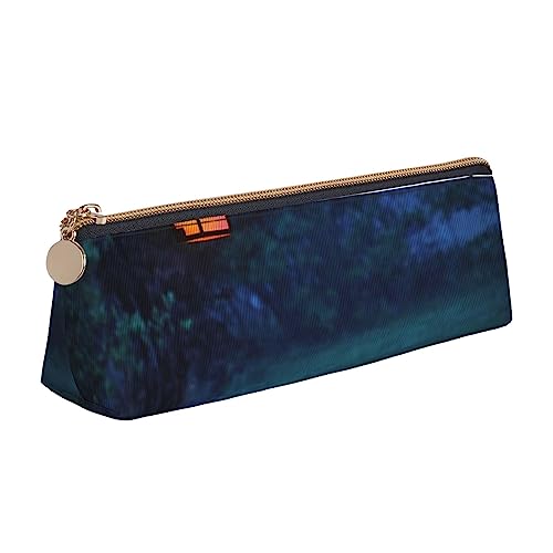 Night scenery Pencil Case Leather Pencil Pouch Portable Cosmetic Bag Triangle Pen Bag Storage Bag for Work Office Travel, weiß, Einheitsgröße von PEIXEN