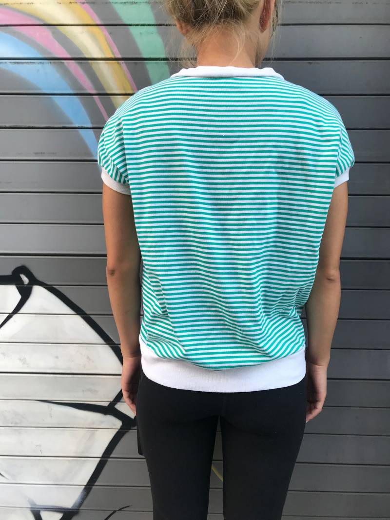 80Er Jahre Gestreiftes T-Shirt Mit V-Ausschnitt von PENAFLORIUM