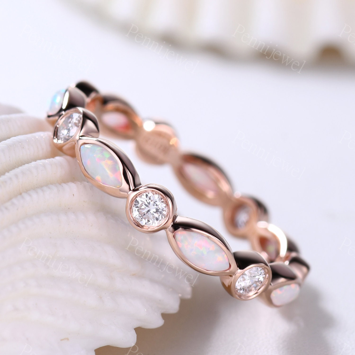 14K Rose Gold Weiß Feuer Opal Diamant/Moissanit Hochzeit Stapelring Art Deco Brautring Für Frauen Oktober Geburtsstein Jahrestag Ring von PENNIjewel