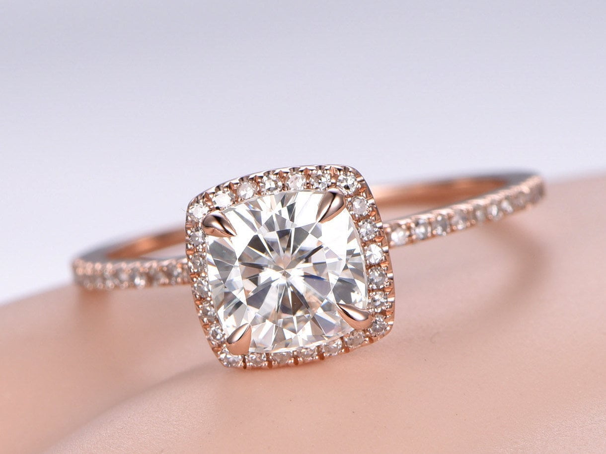 2Ct Brillianter Moissanit Ring Diamant Verlobungsring Solid 14K Roségold Kissenschliff 7, 5mm Edelstein Halo Braut Versprechen Passendes Band von PENNIjewel