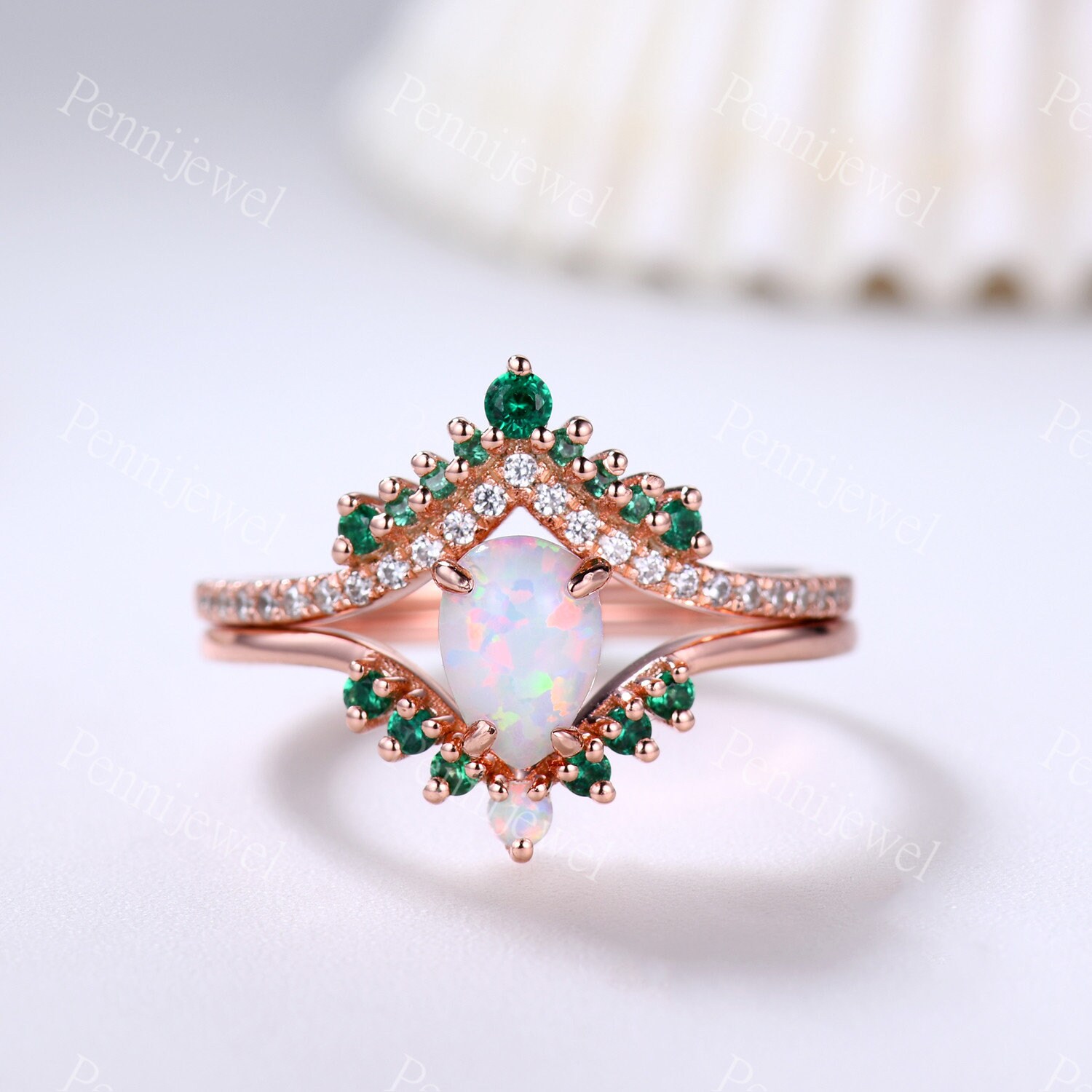 5x7mm Opal Smaragd Verlobungsring Set, Pear Cut White Diamond Promise Ring, Half Eternity Diamant Band, Roségold, Geschwungener von PENNIjewel