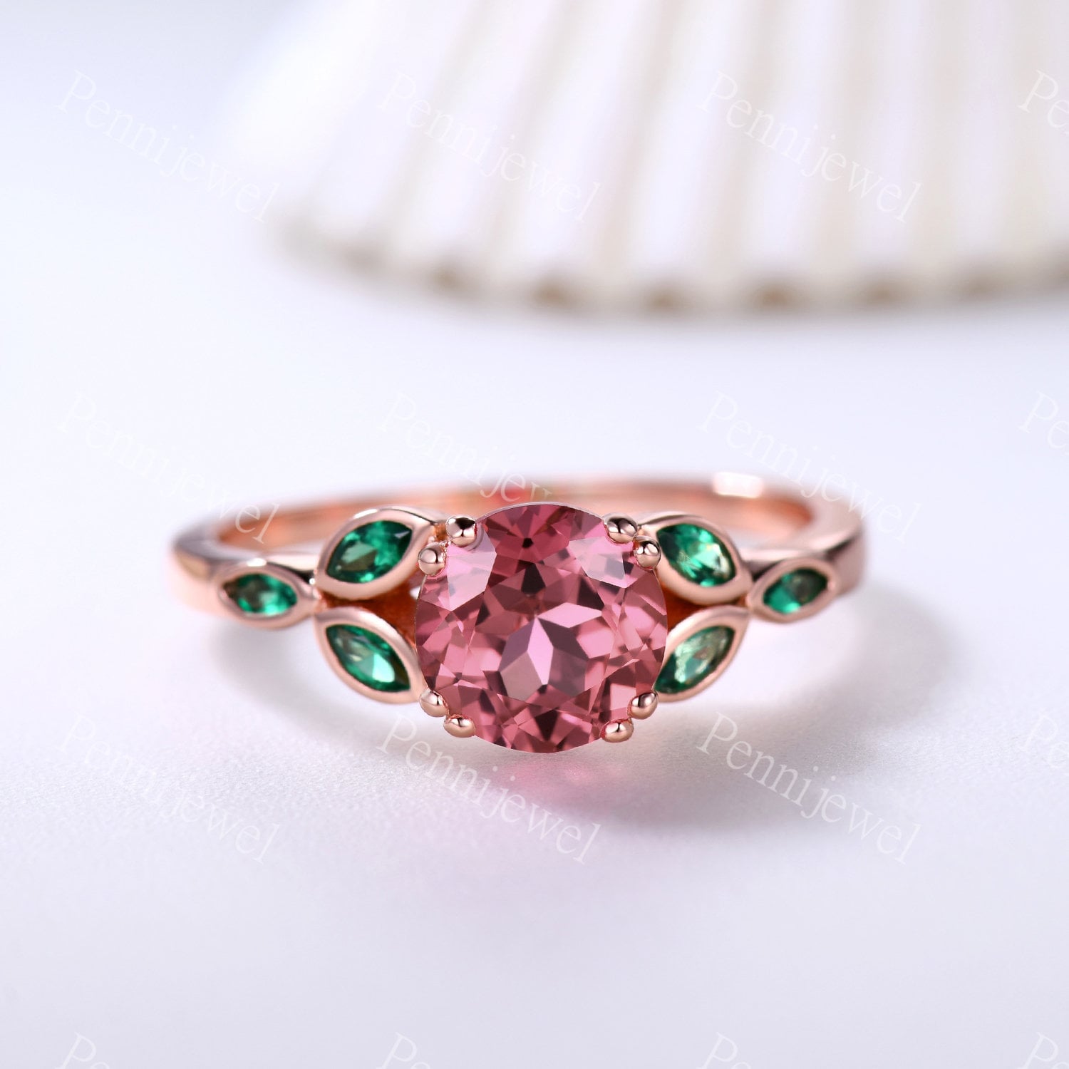 7mm Rund Geschliffener Padparadscha Saphir Ring, Marquise Smaragd Ring, 14K Roségold, Jahrestag Geschenk Für Deinen Liebhaber, Saphir Versprechen von PENNIjewel